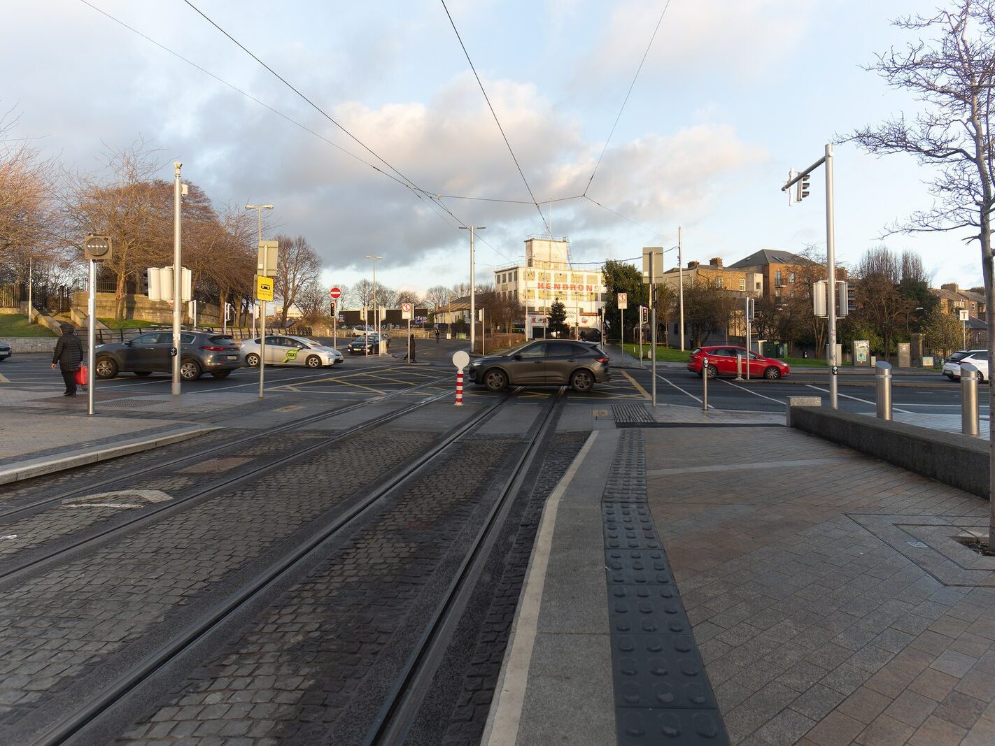 BROADSTONE LUAS TRAM STOP [BROADSTONE PLAZA INCLUDING THE BUA COFFEE KIOSK]-245531-1