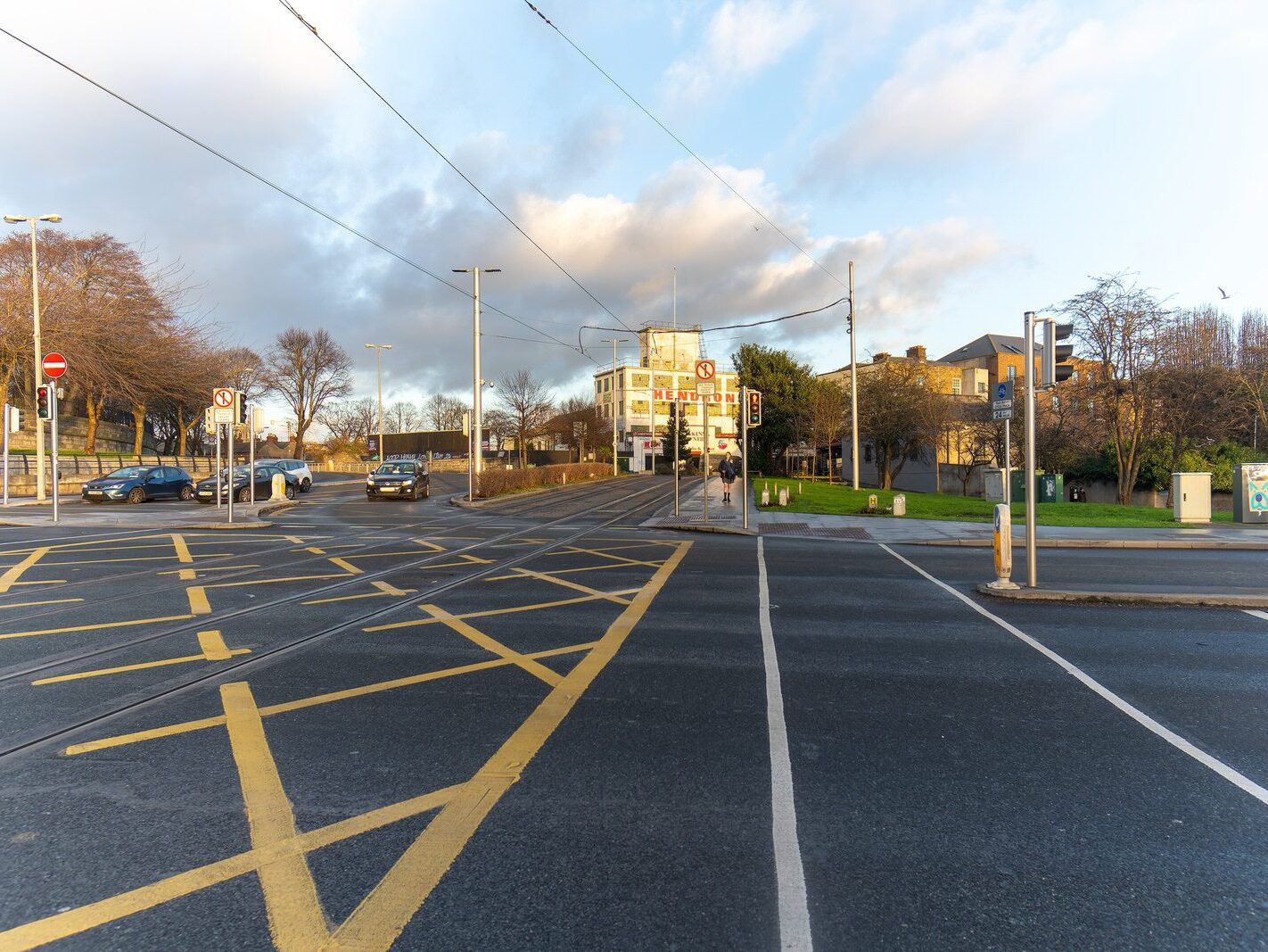 BROADSTONE LUAS TRAM STOP [BROADSTONE PLAZA INCLUDING THE BUA COFFEE KIOSK]-245533-1