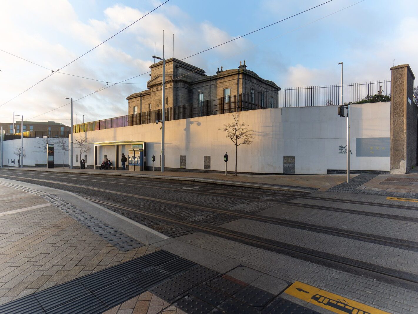 BROADSTONE LUAS TRAM STOP [BROADSTONE PLAZA INCLUDING THE BUA COFFEE KIOSK]-245534-1