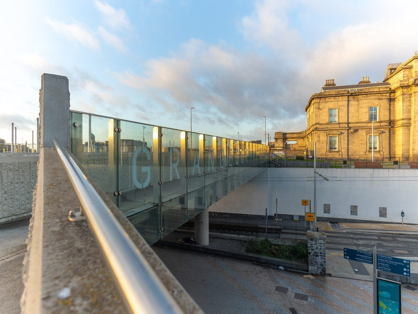 BROADSTONE LUAS TRAM STOP [BROADSTONE PLAZA INCLUDING THE BUA COFFEE KIOSK]-245540-1