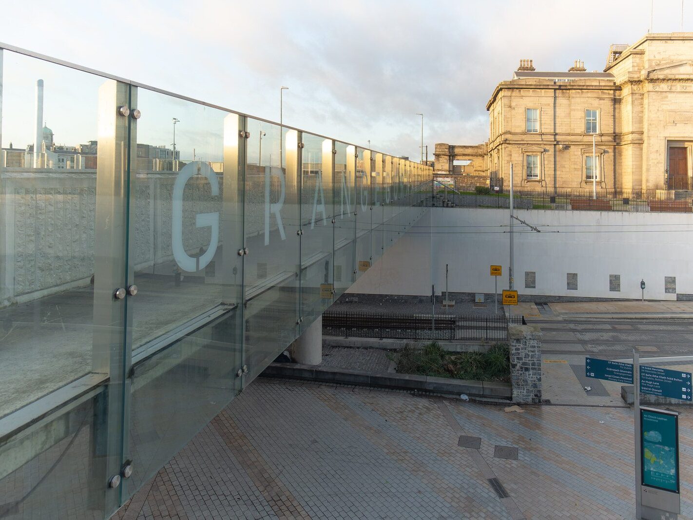 BROADSTONE LUAS TRAM STOP [BROADSTONE PLAZA INCLUDING THE BUA COFFEE KIOSK]-245541-1