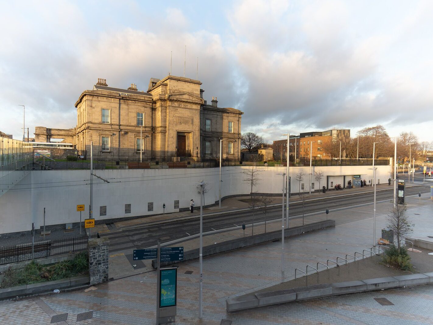 BROADSTONE LUAS TRAM STOP [BROADSTONE PLAZA INCLUDING THE BUA COFFEE KIOSK]-245543-1