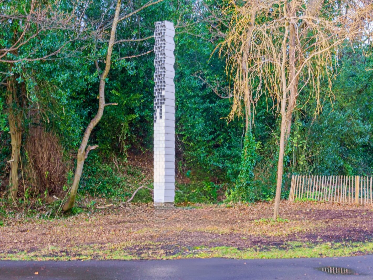 BUSHY BY CORBAN WALKER [AN INTERESTING SCULPTURE AT BUSHY PARK]-245612-1