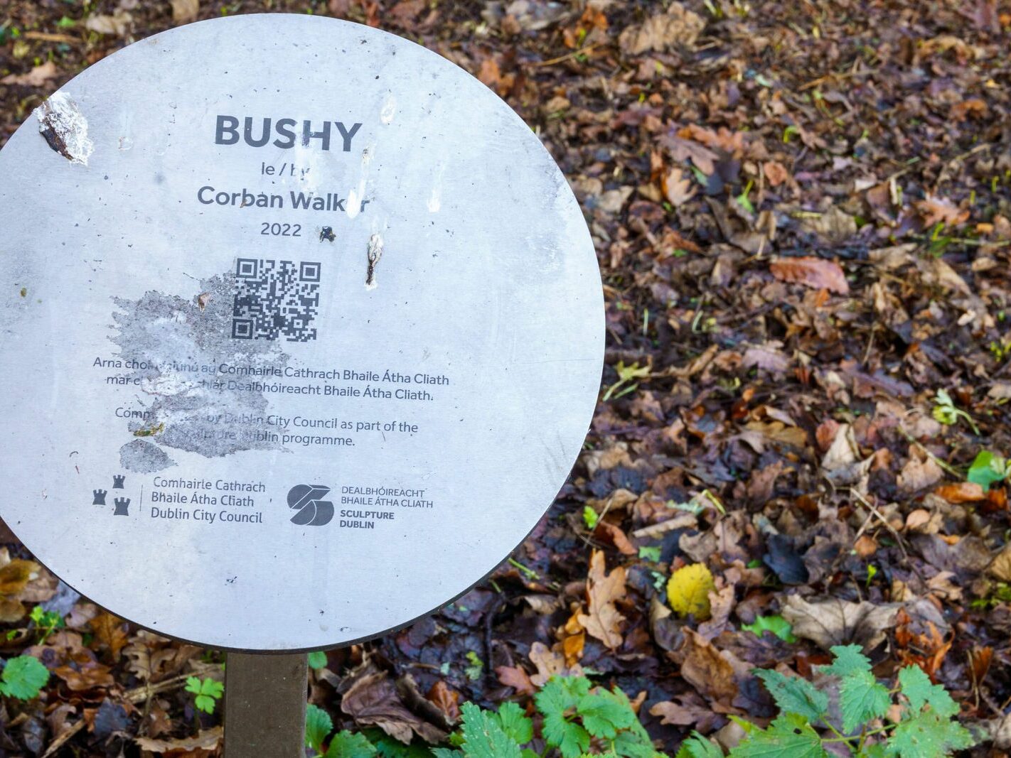 BUSHY BY CORBAN WALKER [AN INTERESTING SCULPTURE AT BUSHY PARK]-245616-1