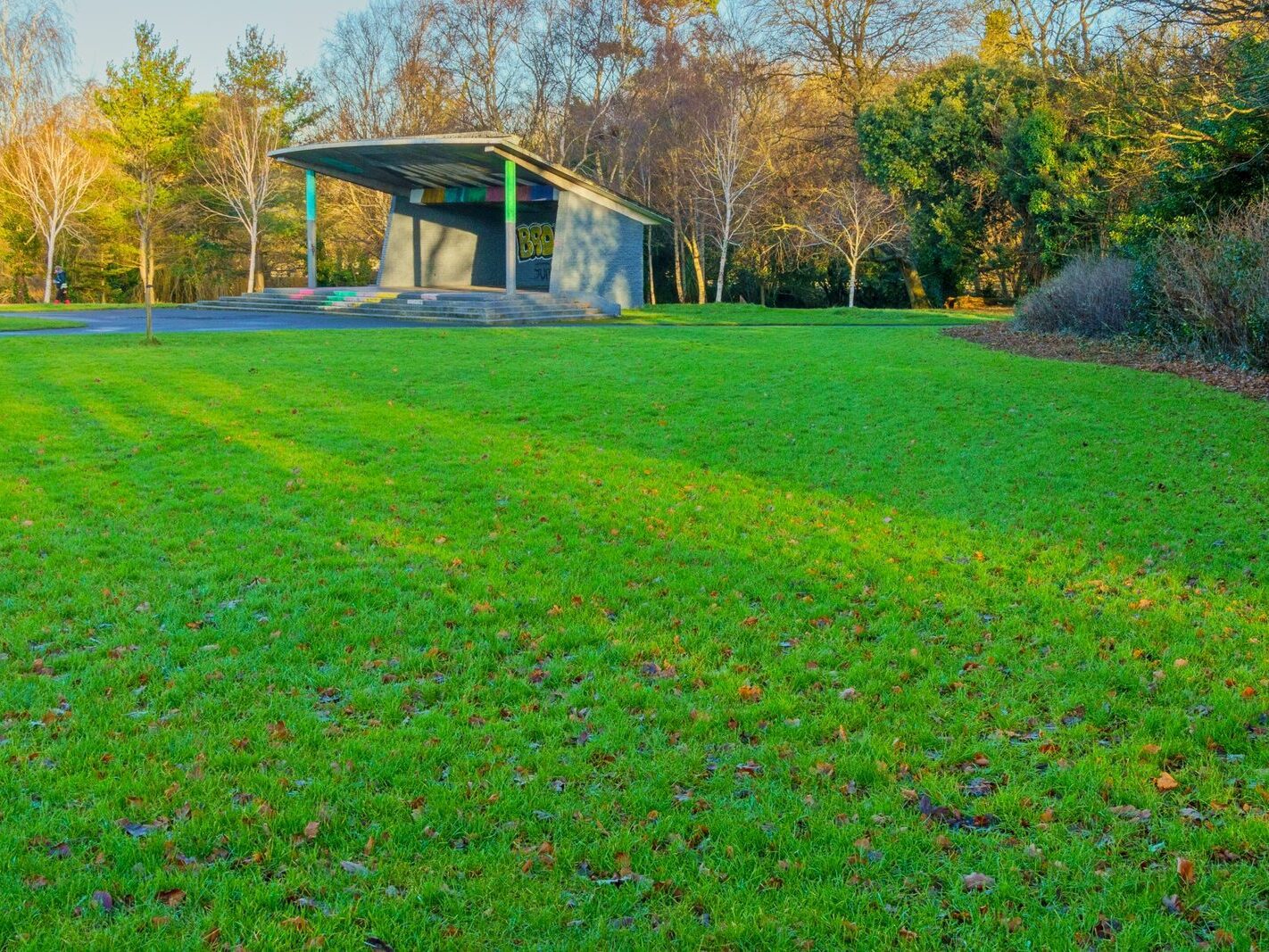 I LIKE THE OLD BANDSTAND [BUSHY PARK DECEMBER 2024]-245569-1