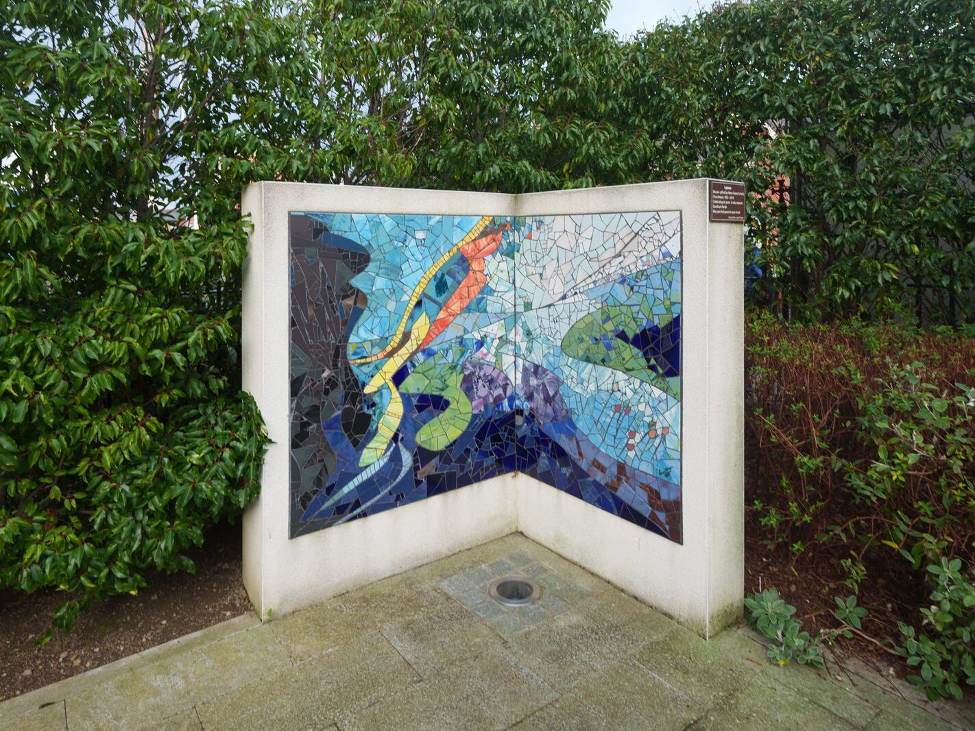 LUMEN A MOSAIC BY LAURA O'HAGAN [DEDICATED TO THE FINAL CLASS TO ATTEND NOTRE DAME SCHOOL IN CHURCHTOWN]-245896-1