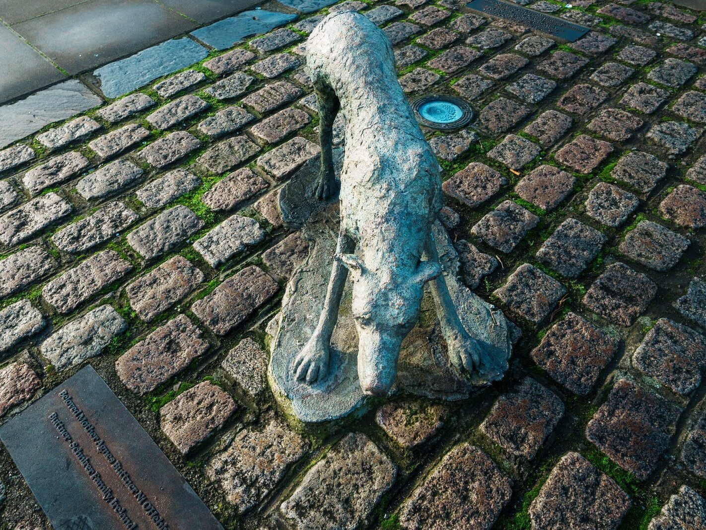 THE FAMINE MEMORIAL AT CUSTOM HOUSE QUAY [CHRISTMAS 2024]-245838-1