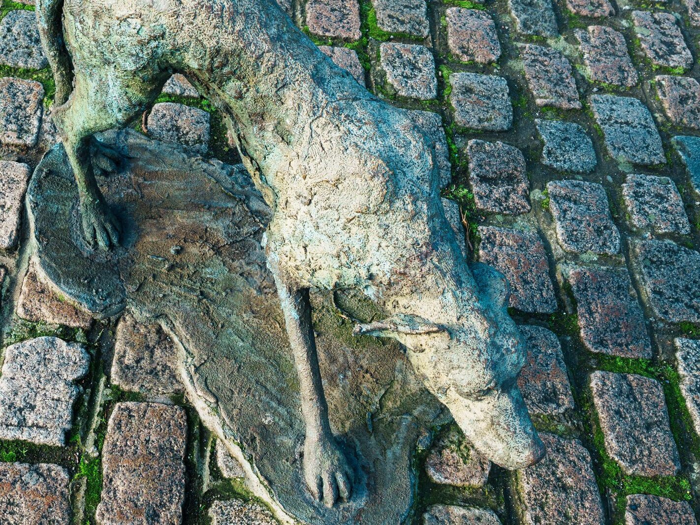 THE FAMINE MEMORIAL AT CUSTOM HOUSE QUAY [CHRISTMAS 2024]-245839-1