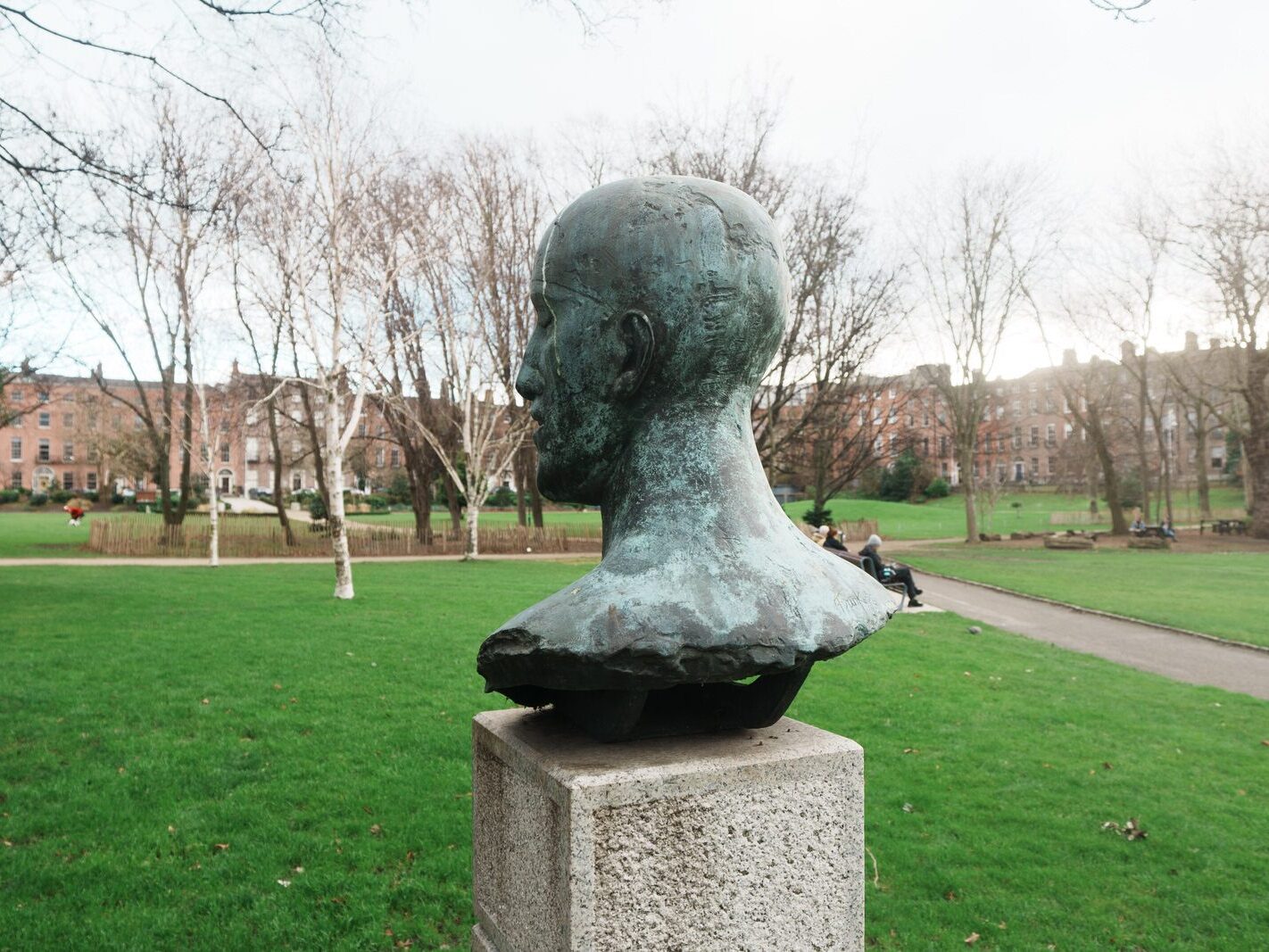 THE TRIBUTE HEAD BY DAME ELISABETH FRINK PHOTOGRAPHED CHRISTMAS DAY 2024 [A TRIBUTE TO NELSON MANDELA]-245749-1