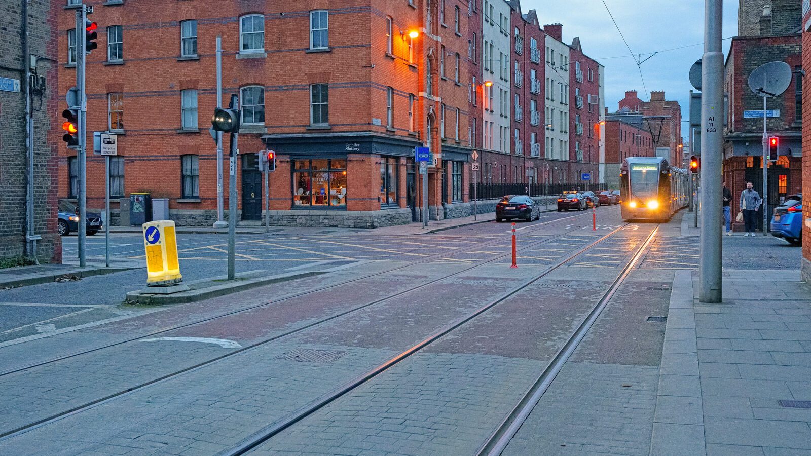 A QUICK VISIT TO BENBURB STREET [IT WAS GETTING DARK AT THE TIME]-226128-1