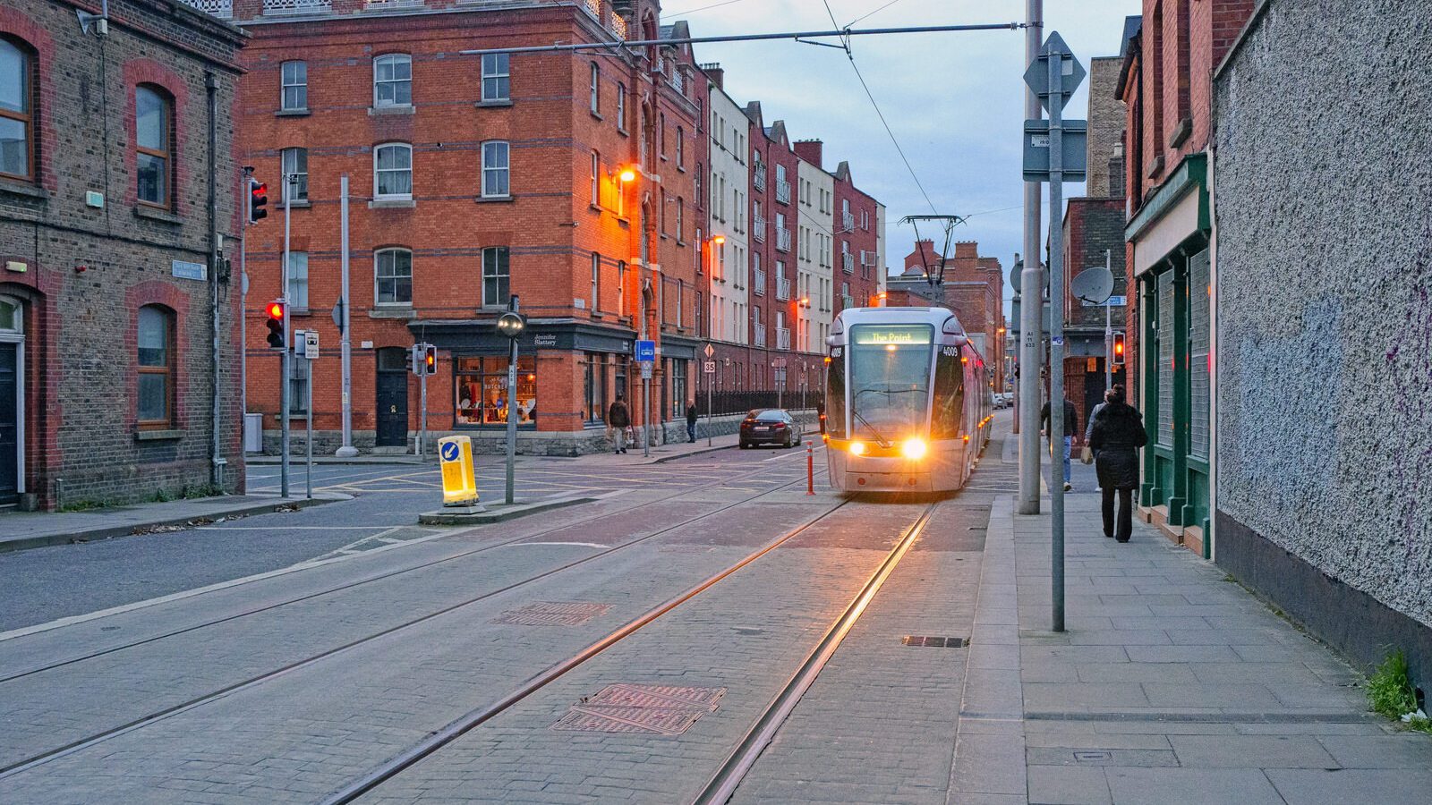 A QUICK VISIT TO BENBURB STREET [IT WAS GETTING DARK AT THE TIME]-226131-1