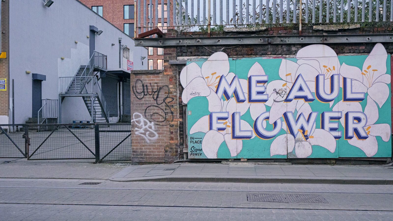 A QUICK VISIT TO BENBURB STREET [IT WAS GETTING DARK AT THE TIME]-226134-1