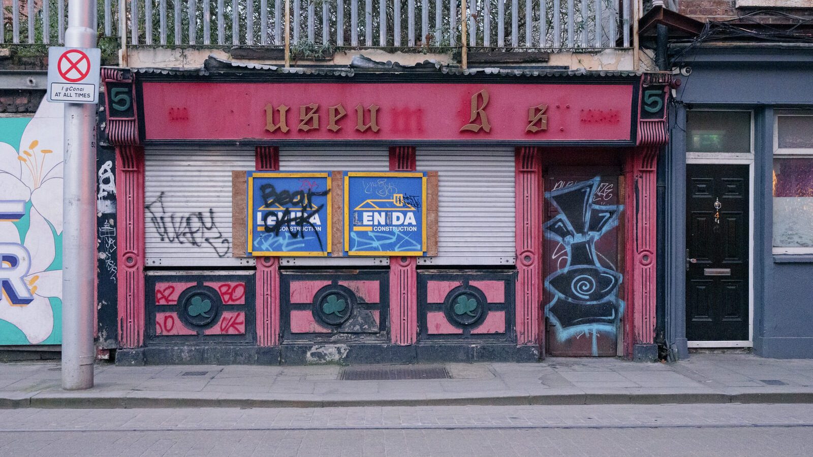 A QUICK VISIT TO BENBURB STREET [IT WAS GETTING DARK AT THE TIME]-226135-1