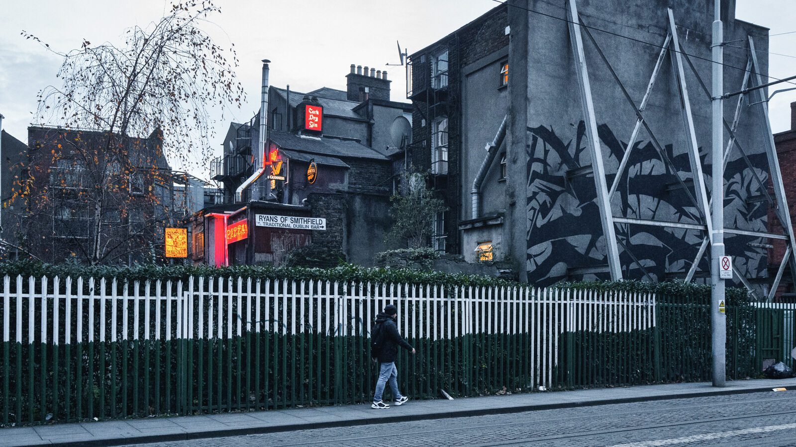 A QUICK VISIT TO BENBURB STREET [IT WAS GETTING DARK AT THE TIME]-226139-1