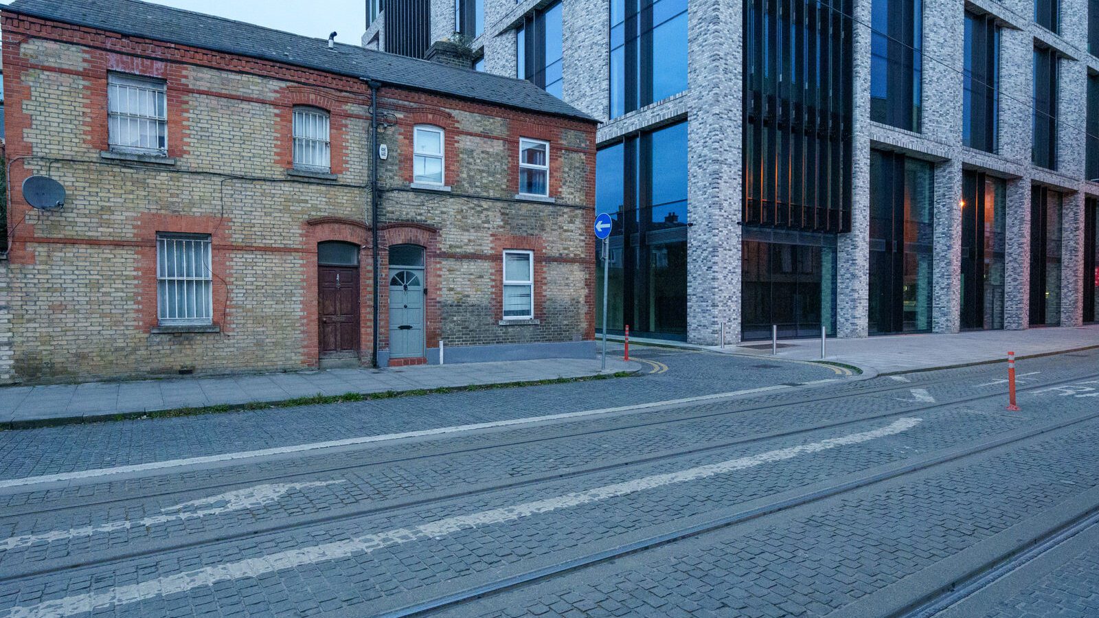 A QUICK VISIT TO BENBURB STREET [IT WAS GETTING DARK AT THE TIME]-226140-1