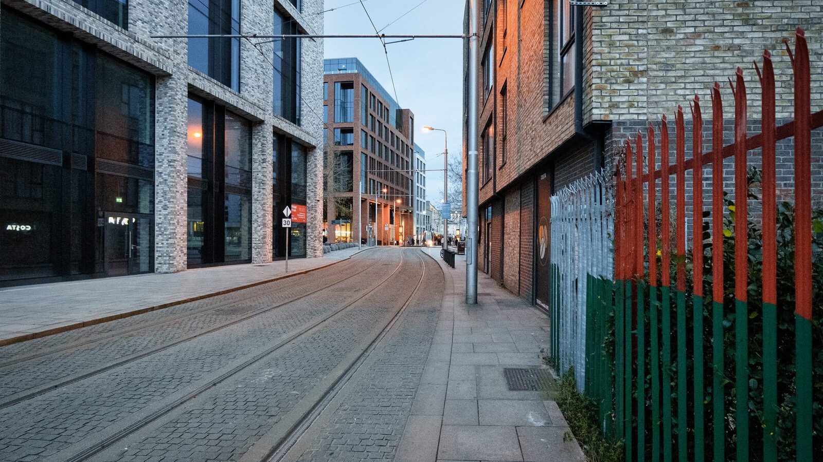 A QUICK VISIT TO BENBURB STREET [IT WAS GETTING DARK AT THE TIME]-226142-1