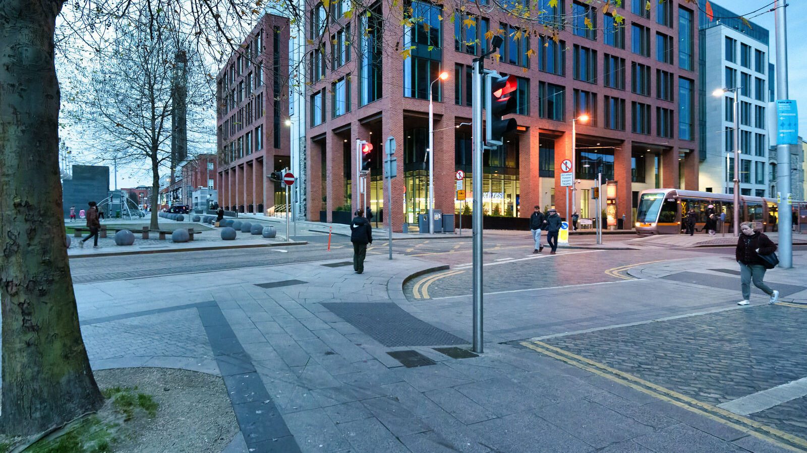 SMITHFIELD AREA PHOTOGRAPHED THE WEEK BEFORE CHRISTMAS 2023 [TESCO EXPRESS OPENED BESIDE THE TRAM STOP THIS TIME LAST YEAR]-226147-1