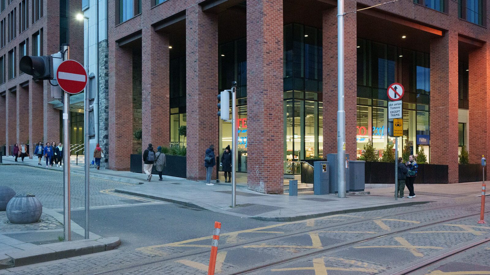 SMITHFIELD AREA PHOTOGRAPHED THE WEEK BEFORE CHRISTMAS 2023 [TESCO EXPRESS OPENED BESIDE THE TRAM STOP THIS TIME LAST YEAR]-226151-1