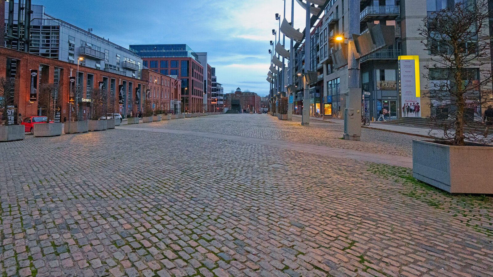 SMITHFIELD AREA PHOTOGRAPHED THE WEEK BEFORE CHRISTMAS 2023 [TESCO EXPRESS OPENED BESIDE THE TRAM STOP THIS TIME LAST YEAR]-226165-1