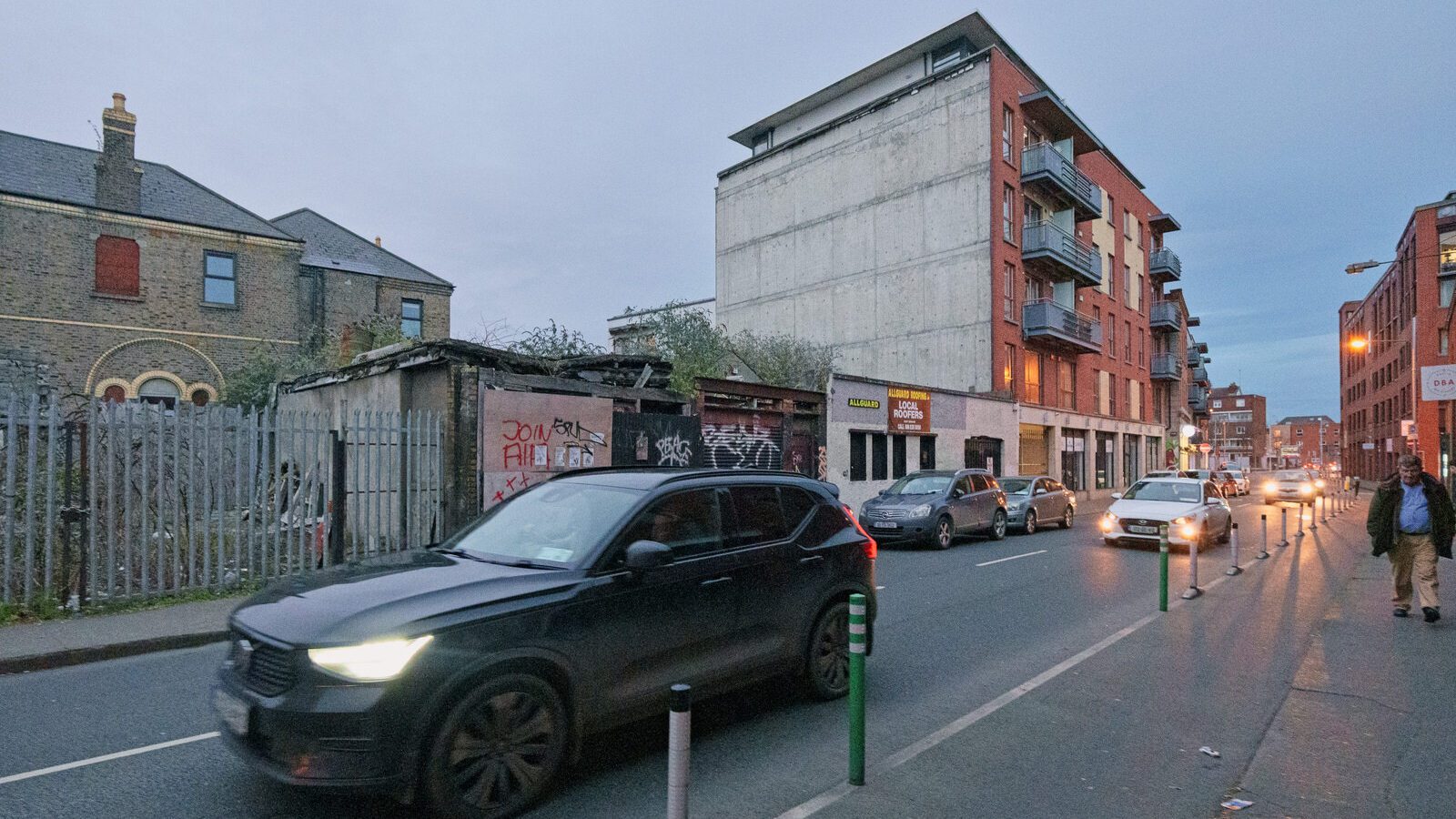 SMITHFIELD AREA PHOTOGRAPHED THE WEEK BEFORE CHRISTMAS 2023 [TESCO EXPRESS OPENED BESIDE THE TRAM STOP THIS TIME LAST YEAR]-226172-1