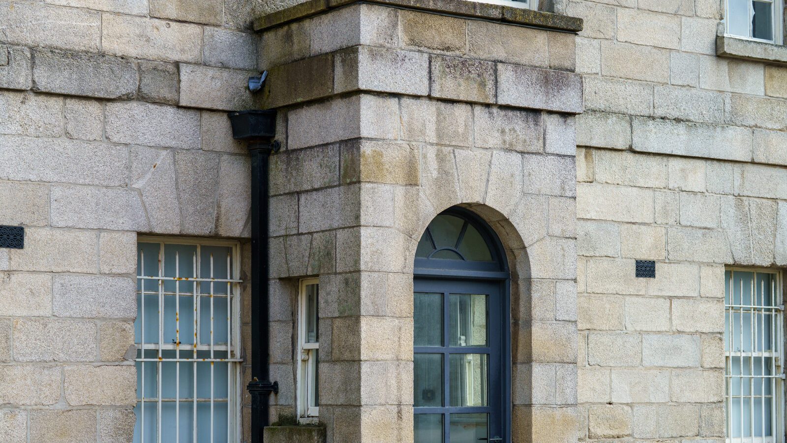 A QUICK VISIT TO COLLINS BARRACKS [ORIGINALLY KNOWN AS THE BARRACKS OR THE ROYAL BARRACKS]-228613-1