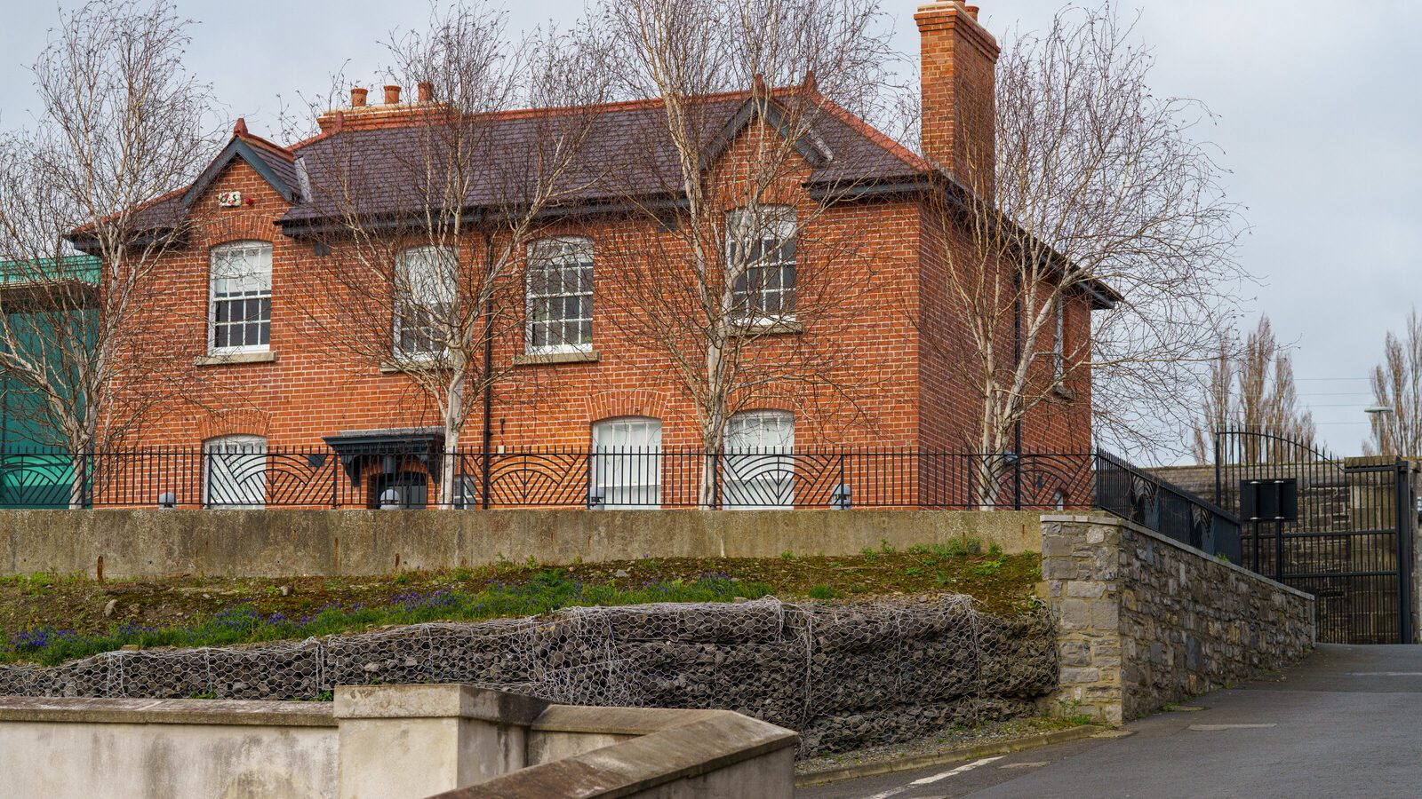 A QUICK VISIT TO COLLINS BARRACKS [ORIGINALLY KNOWN AS THE BARRACKS OR THE ROYAL BARRACKS]-228629-1