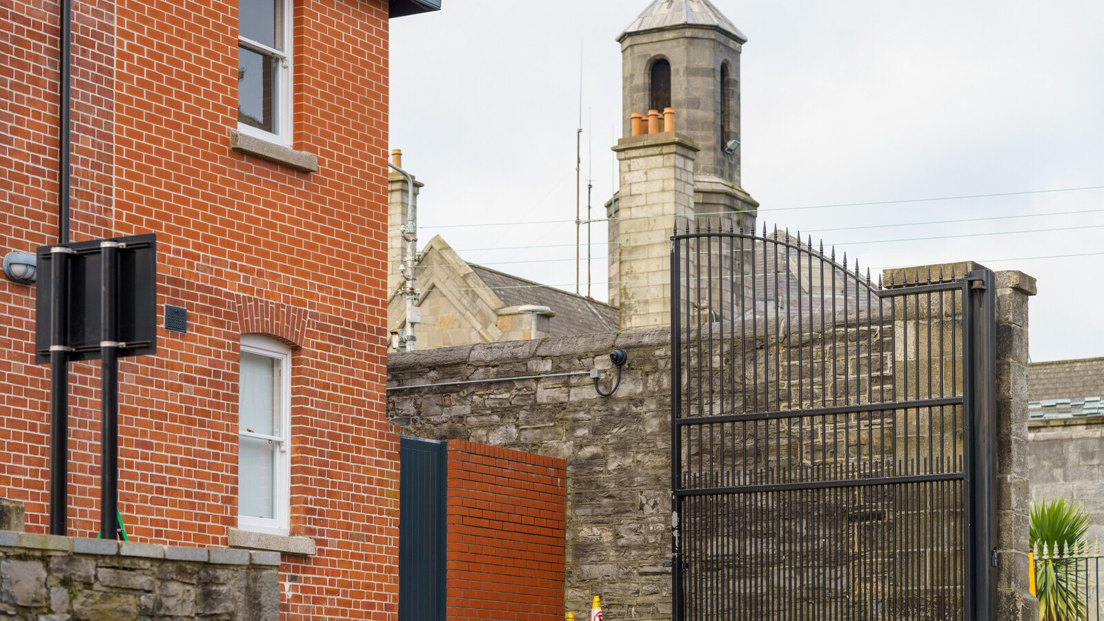 A QUICK VISIT TO COLLINS BARRACKS [ORIGINALLY KNOWN AS THE BARRACKS OR THE ROYAL BARRACKS]-228632-1