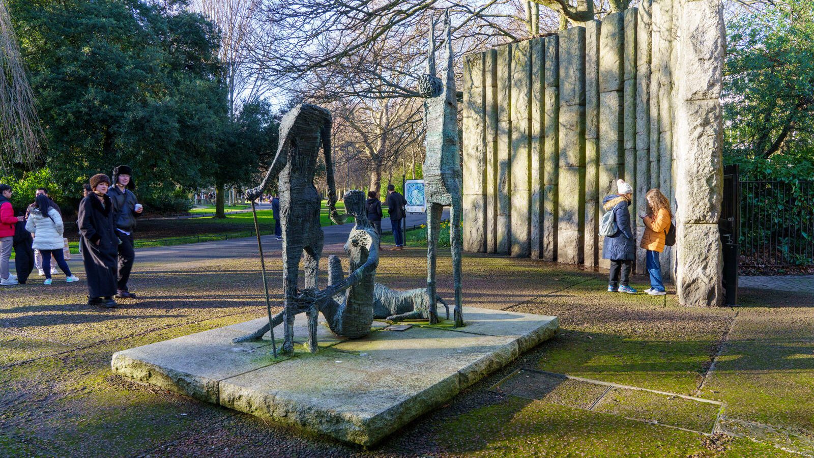 THE FAMINE MEMORIAL BY EDWARD DELANEY [REMEMBERING THOSE WHO ENDURED THE IRISH FAMINES]-227905-1