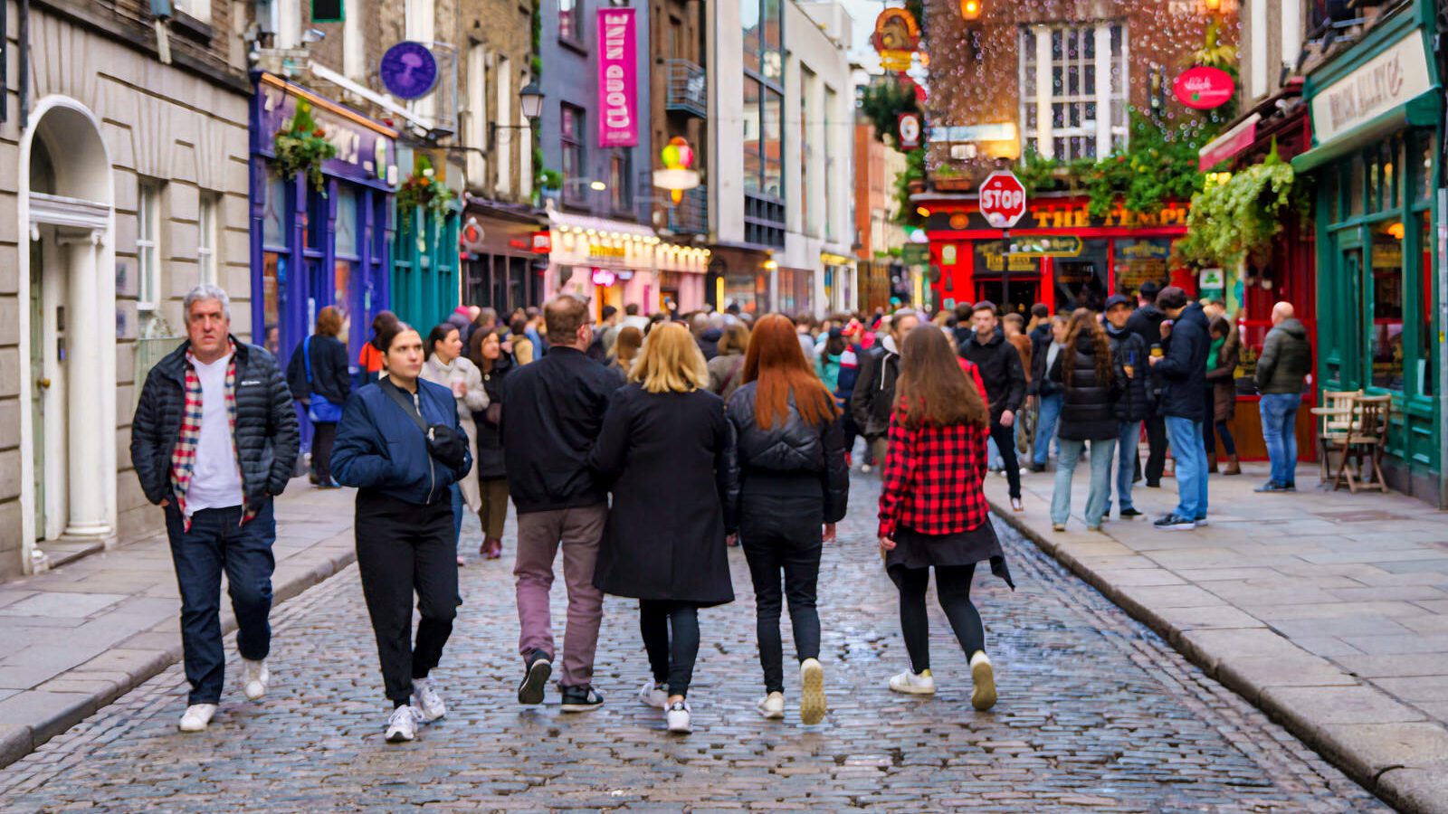 THE TEMPLE BAR PUB [IS IN TEMPLE BAR AND IT IS NOT THE OLDEST PUB IN THE IMMEDIATE AREA]-228209-1