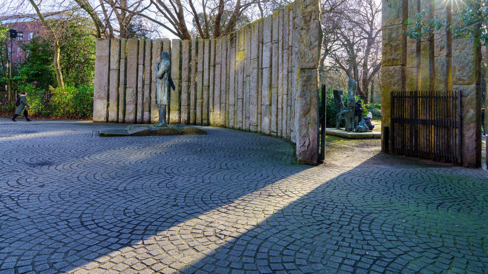 WOLFE TONE BY EDWARD DELANEY [I LIKE THE SETTING AT THE CORNER OF STEPHEN'S GREEN]-228102-1