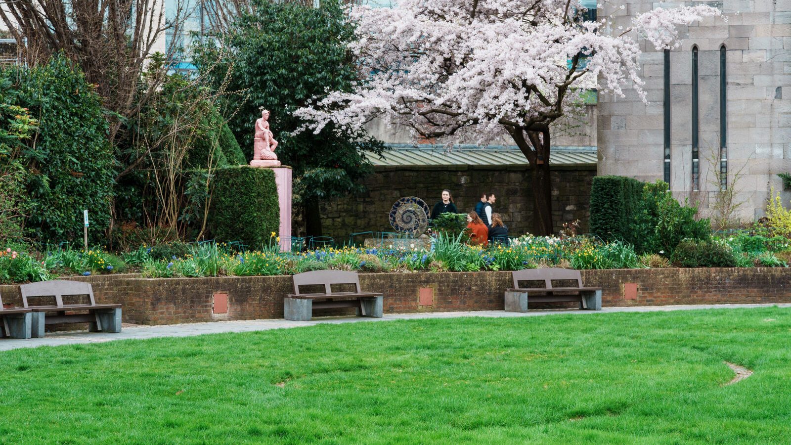 DUBLIN CASTLE [THE DAY AFTER THE ST PATRICK'S DAY PARADE]--229882-1