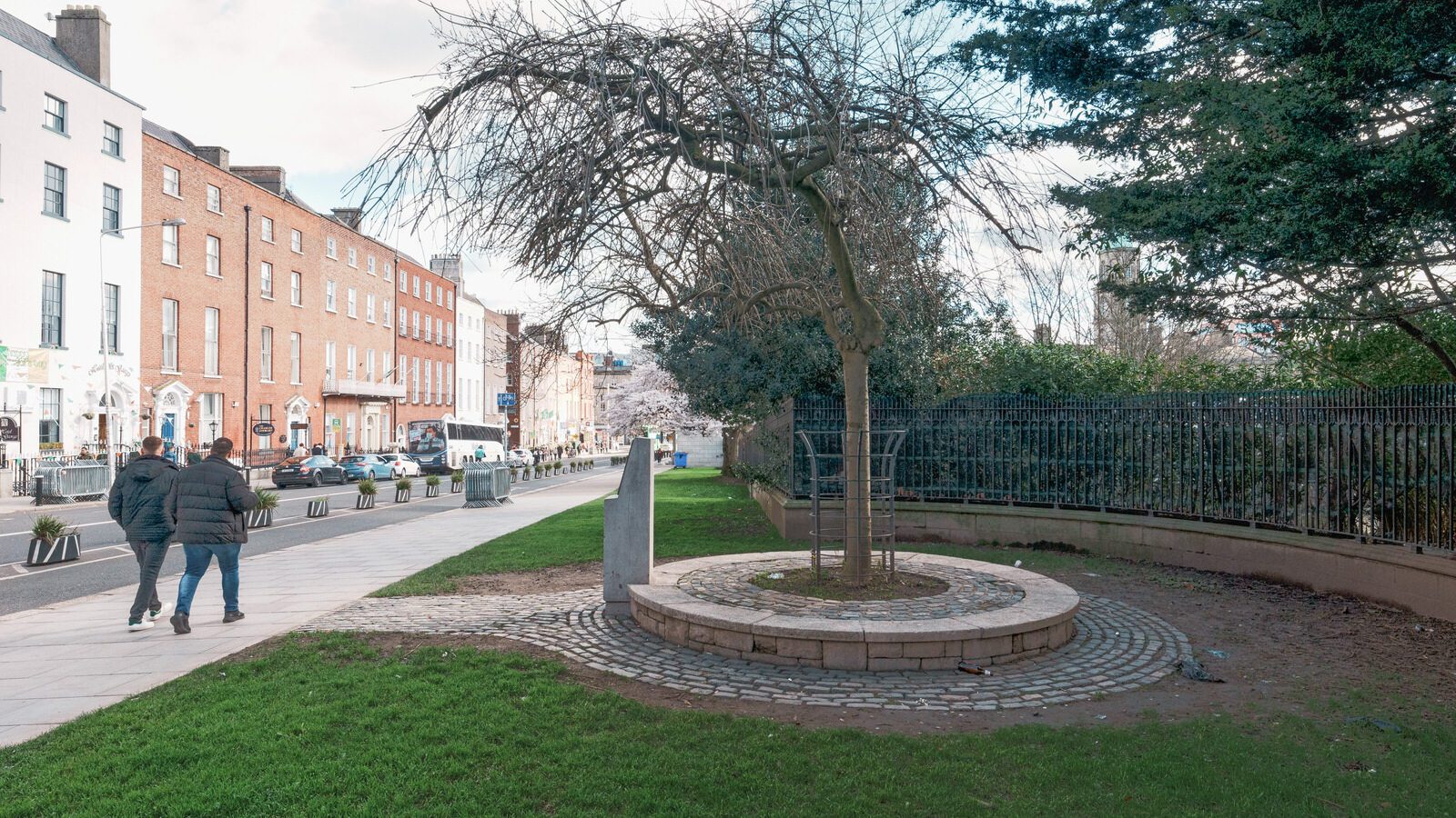 GOOGLE MAPS DESCRIBE THIS AS THE 1916 SITE OF THE ROTUNDA RINK [BUT ON THE MEMORIAL PLAQUE THE DATE IS 1913]-229741-1