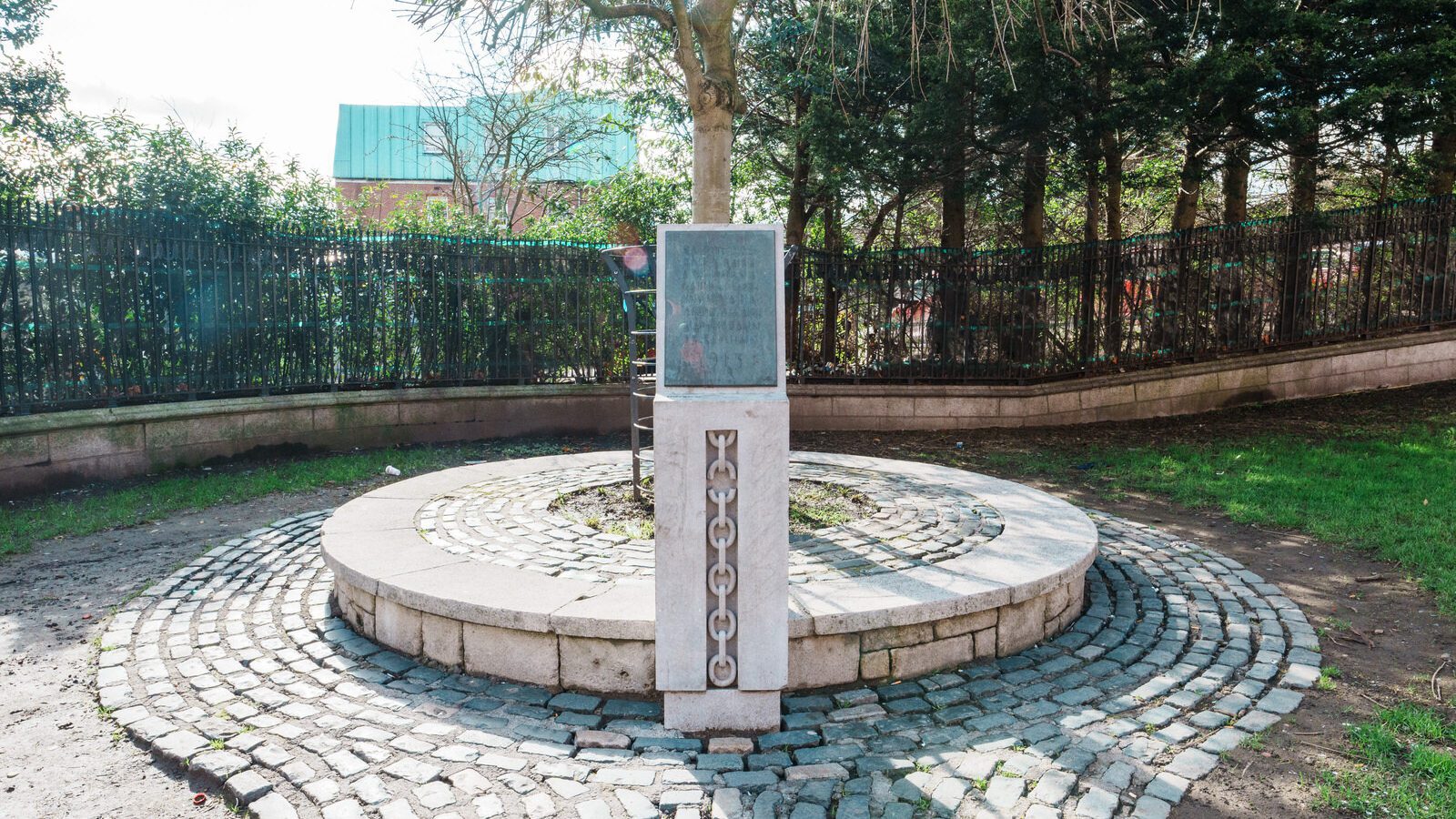 GOOGLE MAPS DESCRIBE THIS AS THE 1916 SITE OF THE ROTUNDA RINK [BUT ON THE MEMORIAL PLAQUE THE DATE IS 1913]-229742-1