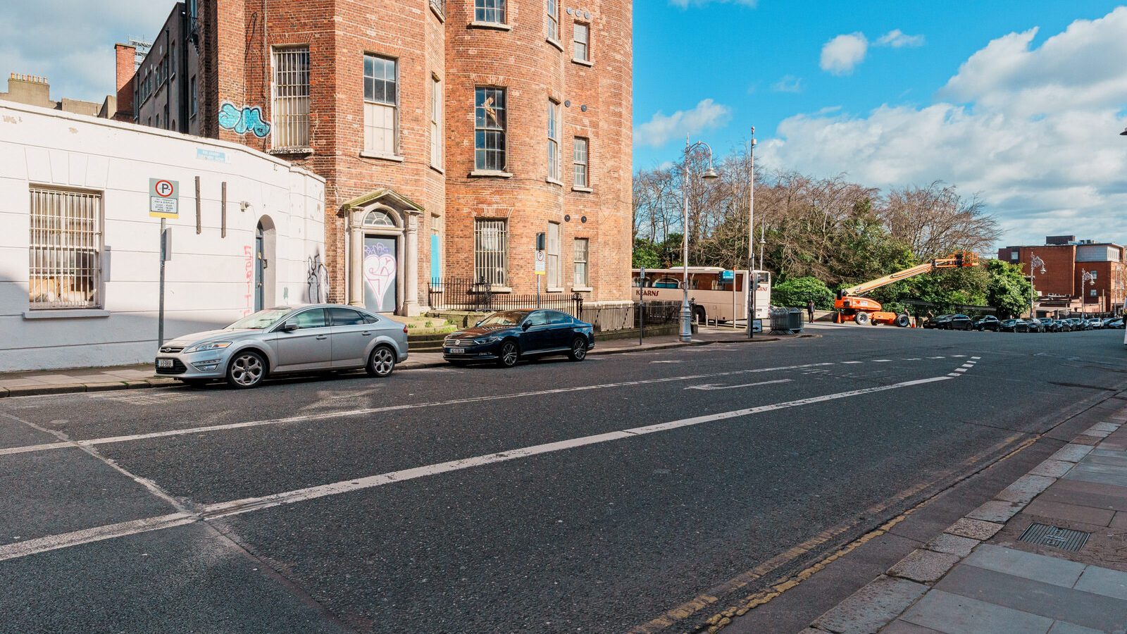 GRANBY ROW ONE OF THE BEST PLACES TO VIEW THE PARADE [THE DUBLIN ST PATRICKS DAY PARADE BEGINS HERE TOMORROW AT ABOUT NOON]-229747-1