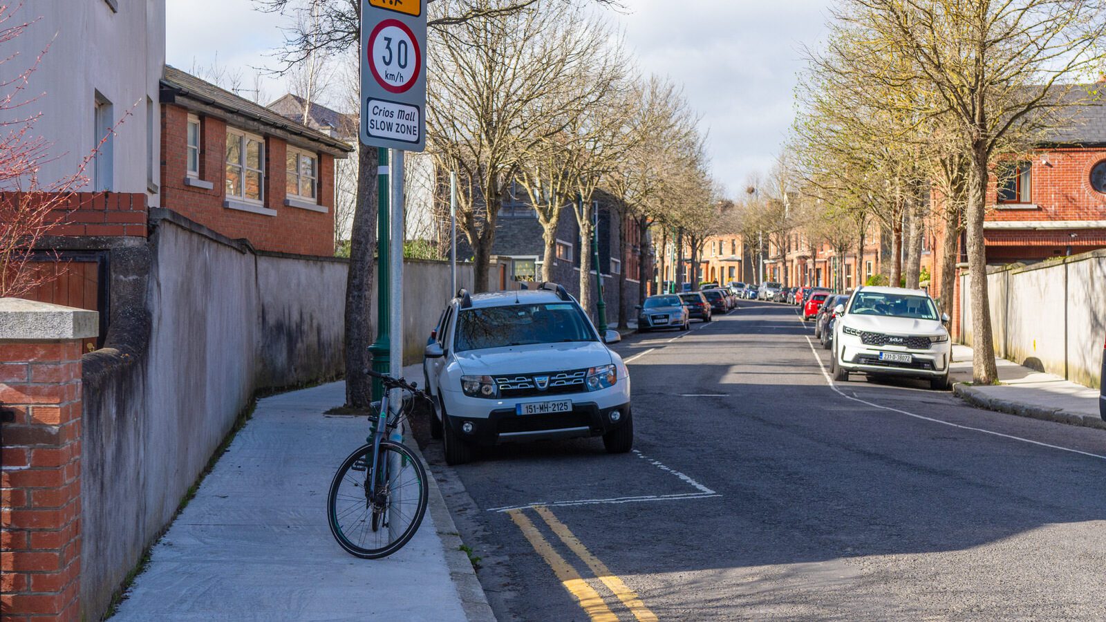 I EXPLORE A SHORT SECTION OF HOWTH ROAD [SUNDAY 24 MARCH]-223314-1