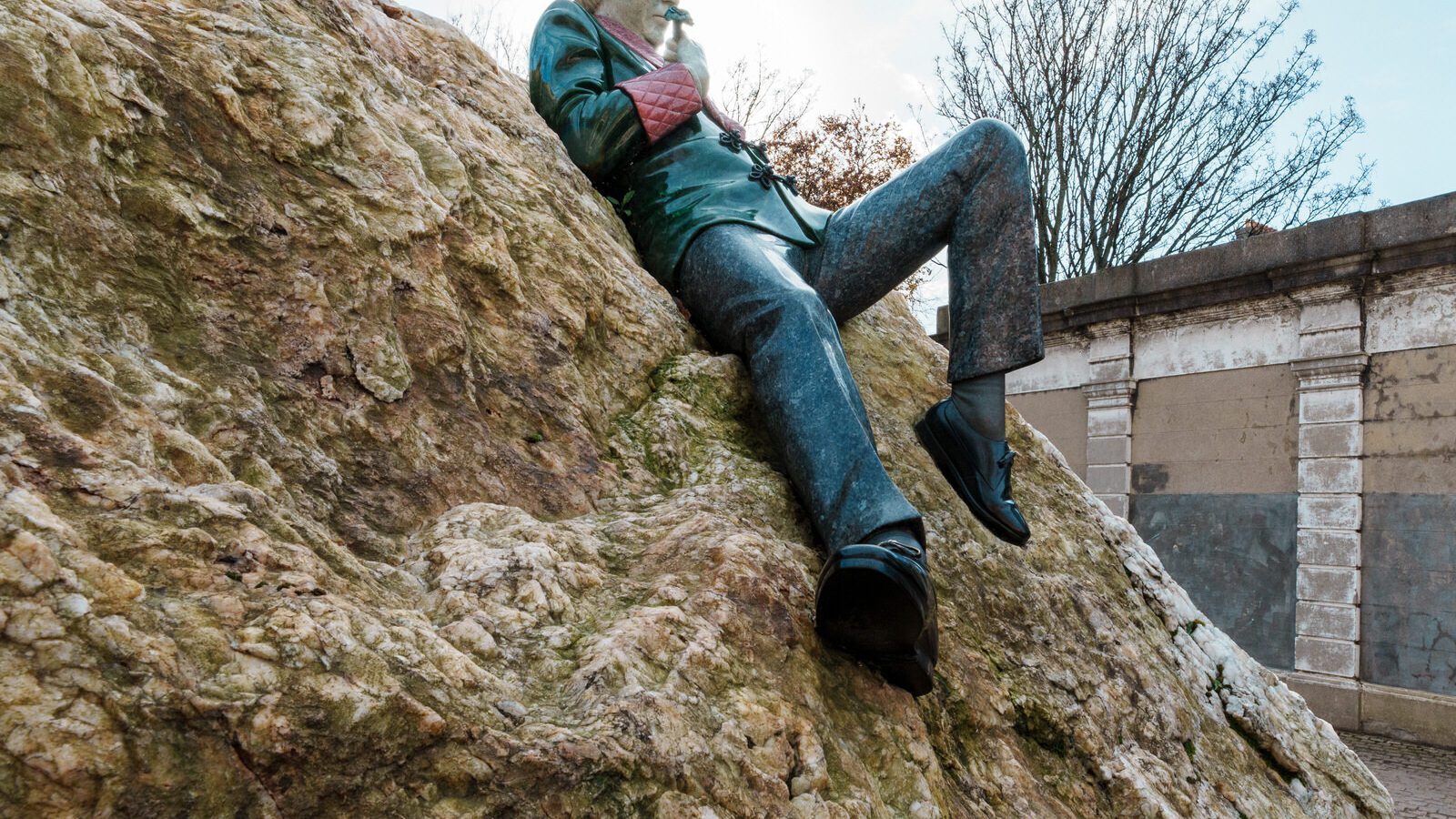 IN MERRION SQUARE THERE IS A WONDERFUL MEMORIAL TO OSCAR WILDE [IT IS BY DANNY OSBORNE AND THERE ARE THREE DISTINCT ELEMENTS]-229767-1