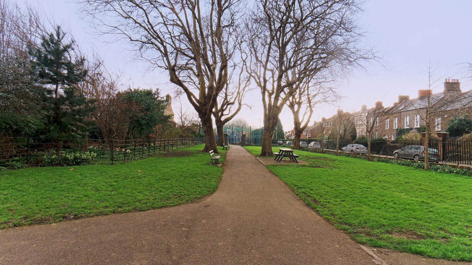 THE ROYAL CANAL WALK LINEAR PARK [FEATURING A 1916 EASTER RISING MEMORIAL]-229538-1