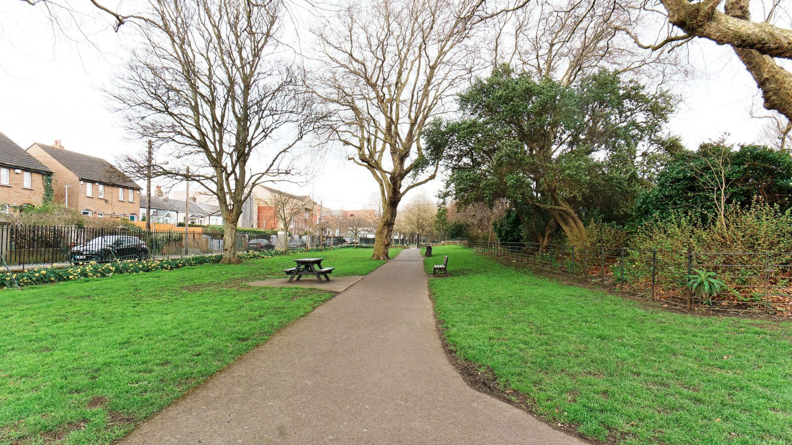 THE ROYAL CANAL WALK LINEAR PARK [FEATURING A 1916 EASTER RISING MEMORIAL]-229539-1