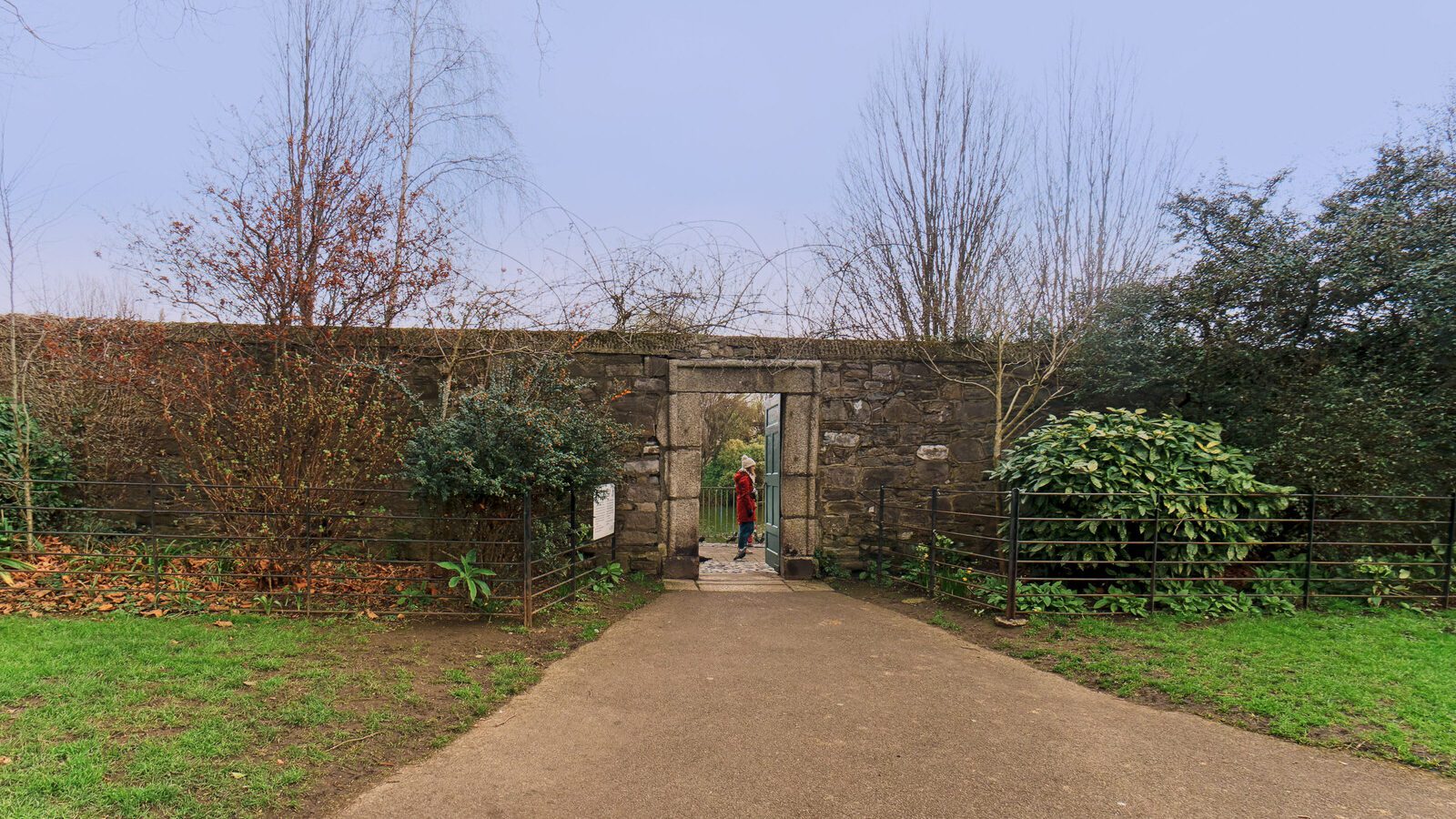 THE ROYAL CANAL WALK LINEAR PARK [FEATURING A 1916 EASTER RISING MEMORIAL]-229540-1