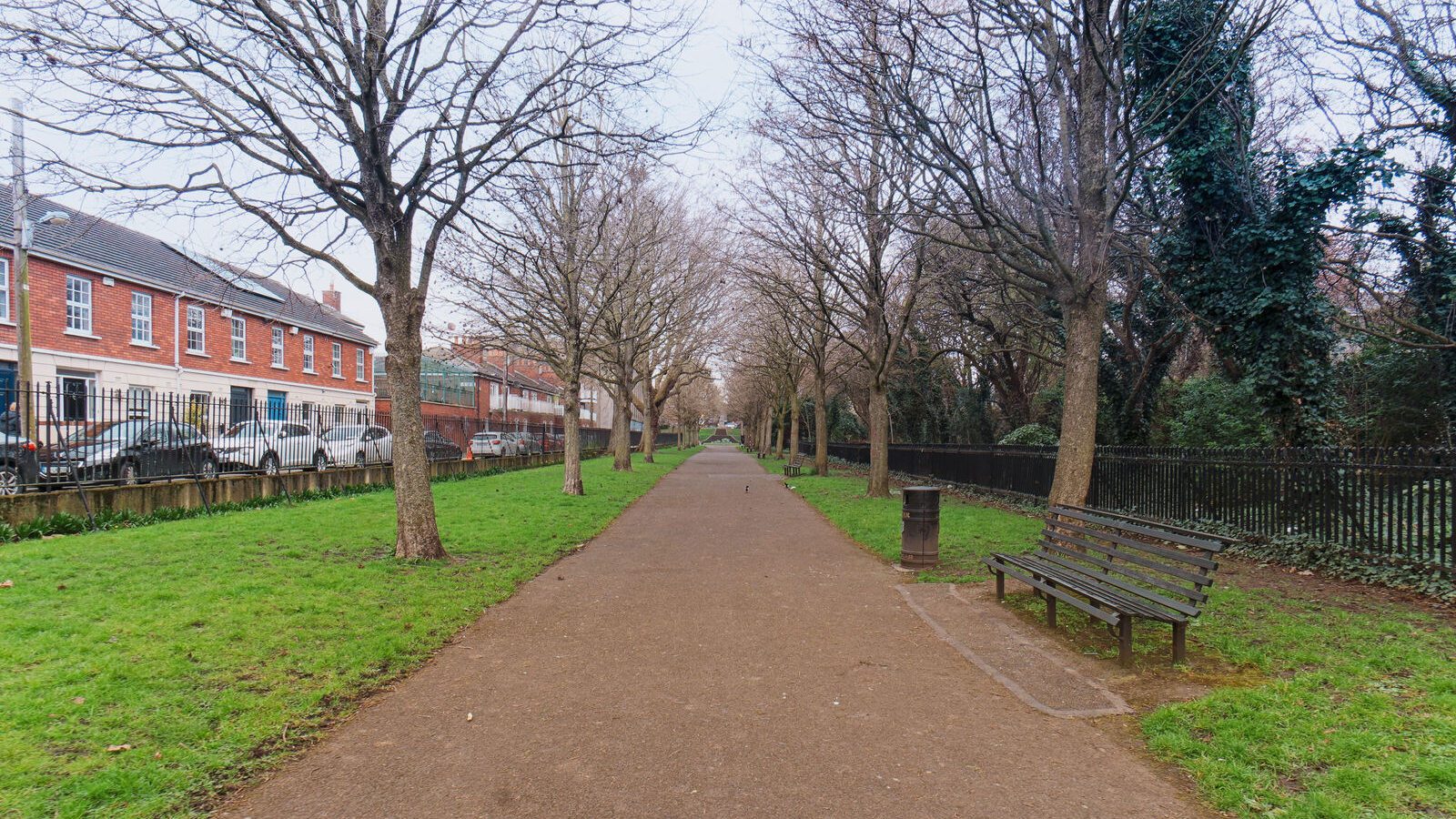 THE ROYAL CANAL WALK LINEAR PARK [FEATURING A 1916 EASTER RISING MEMORIAL]-229546-1