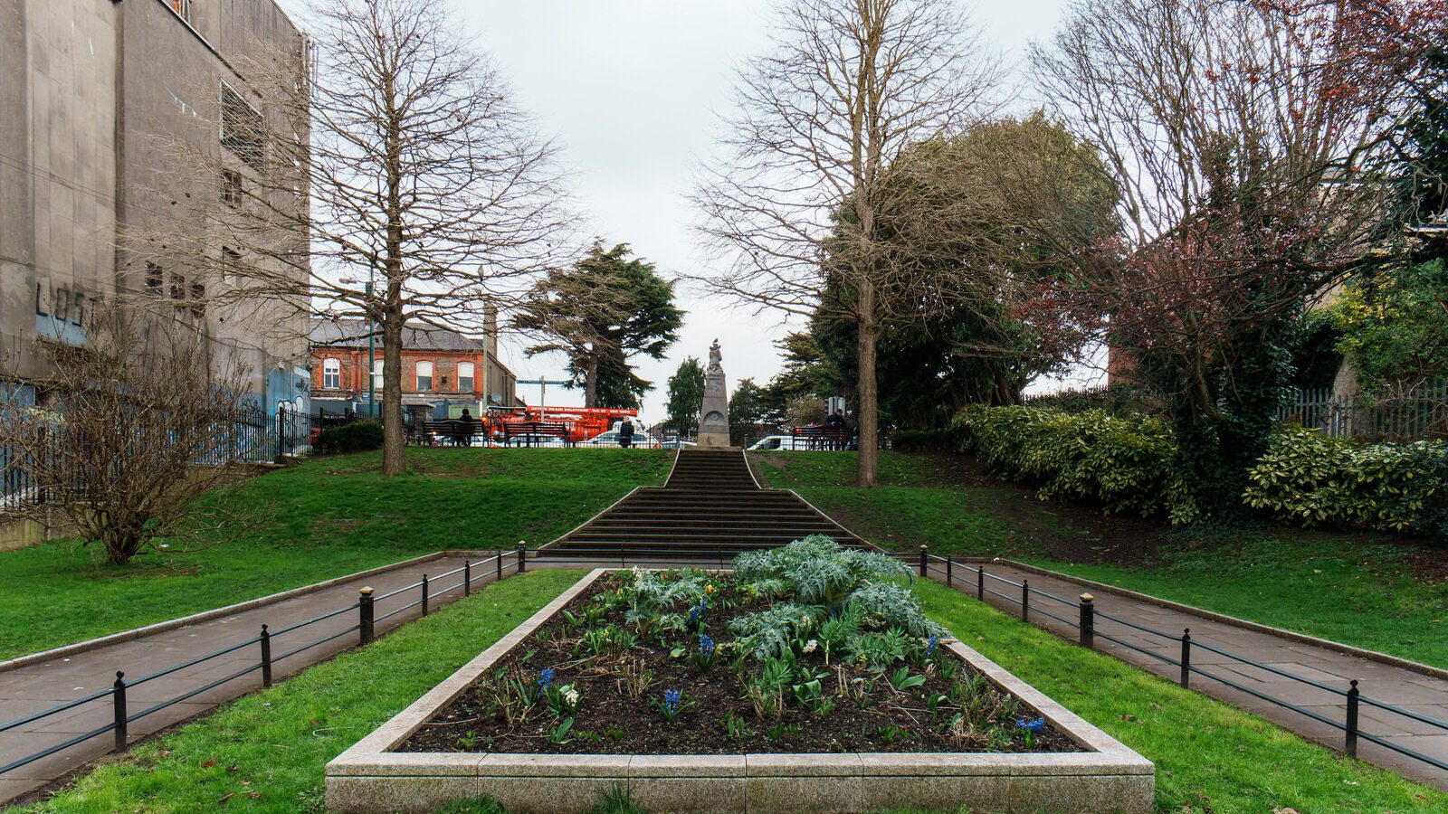 THE ROYAL CANAL WALK LINEAR PARK [FEATURING A 1916 EASTER RISING MEMORIAL]-229548-1