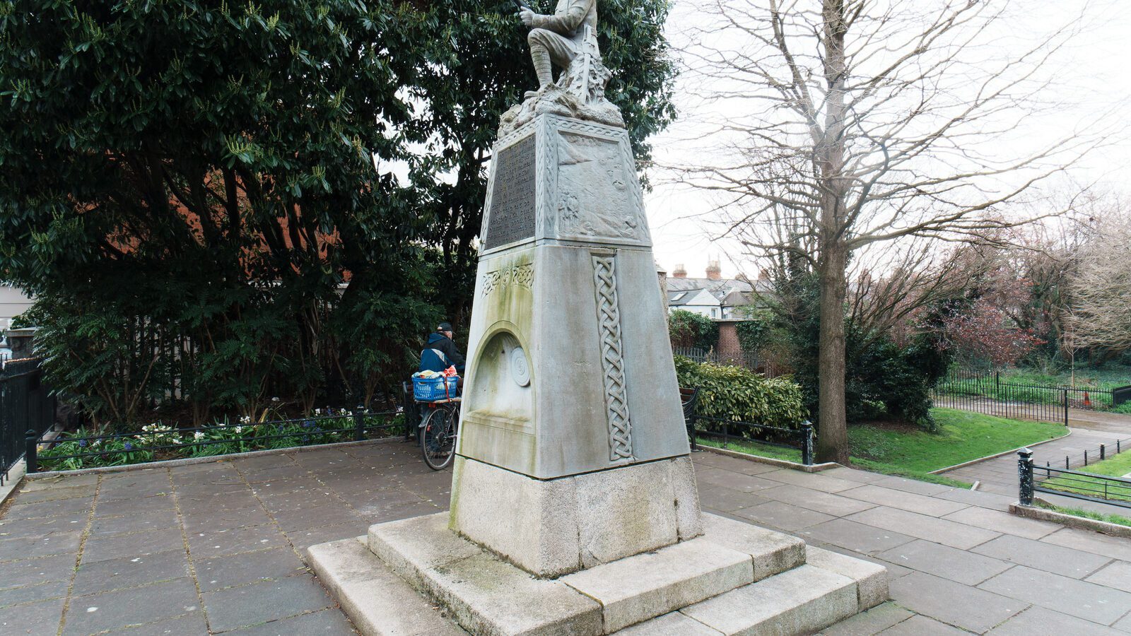 THE ROYAL CANAL WALK LINEAR PARK [FEATURING A 1916 EASTER RISING MEMORIAL]-229551-1