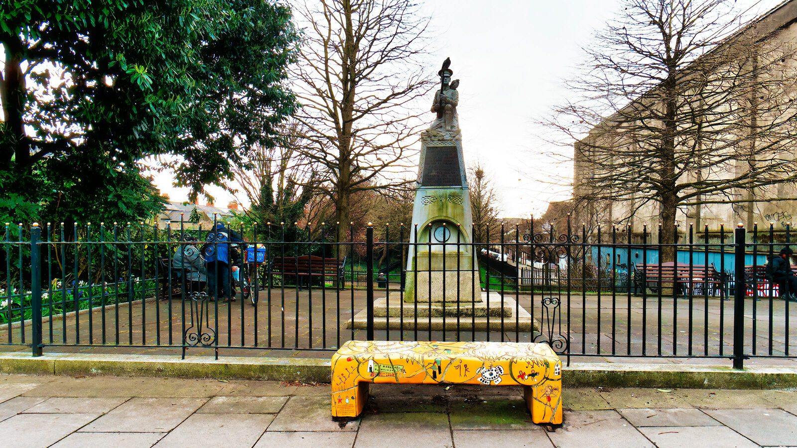 THE ROYAL CANAL WALK LINEAR PARK [FEATURING A 1916 EASTER RISING MEMORIAL]-229552-1