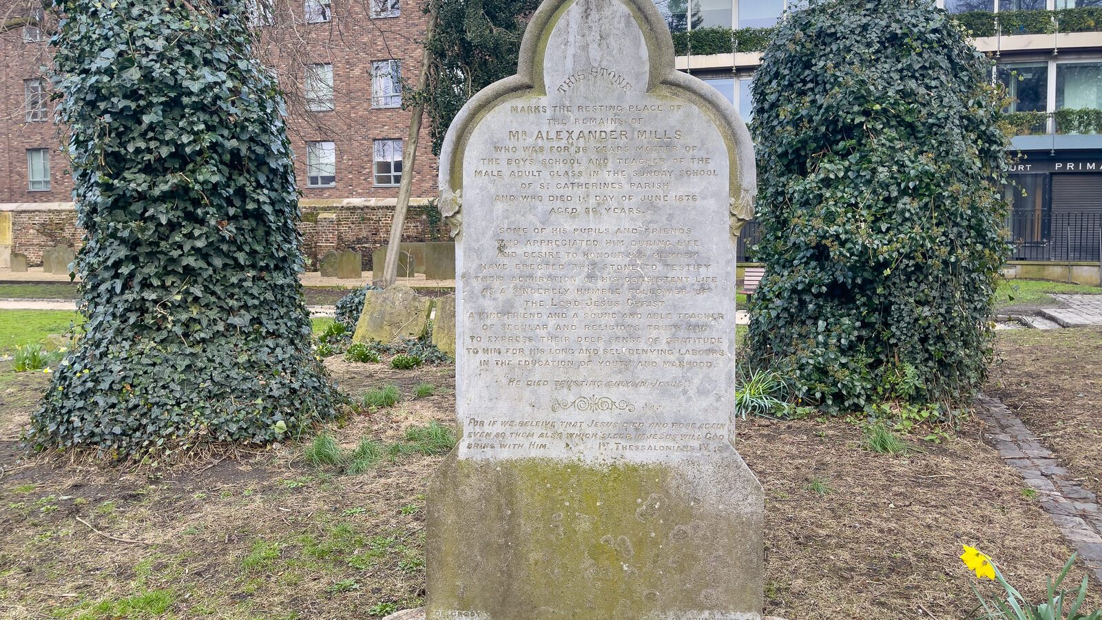 THIS SMALL PUBLIC PARK WAS ONCE A GRAVEYARD [ST CATHERINE'S ON THOMAS STREET 3 MARCH 2024]-229106-1