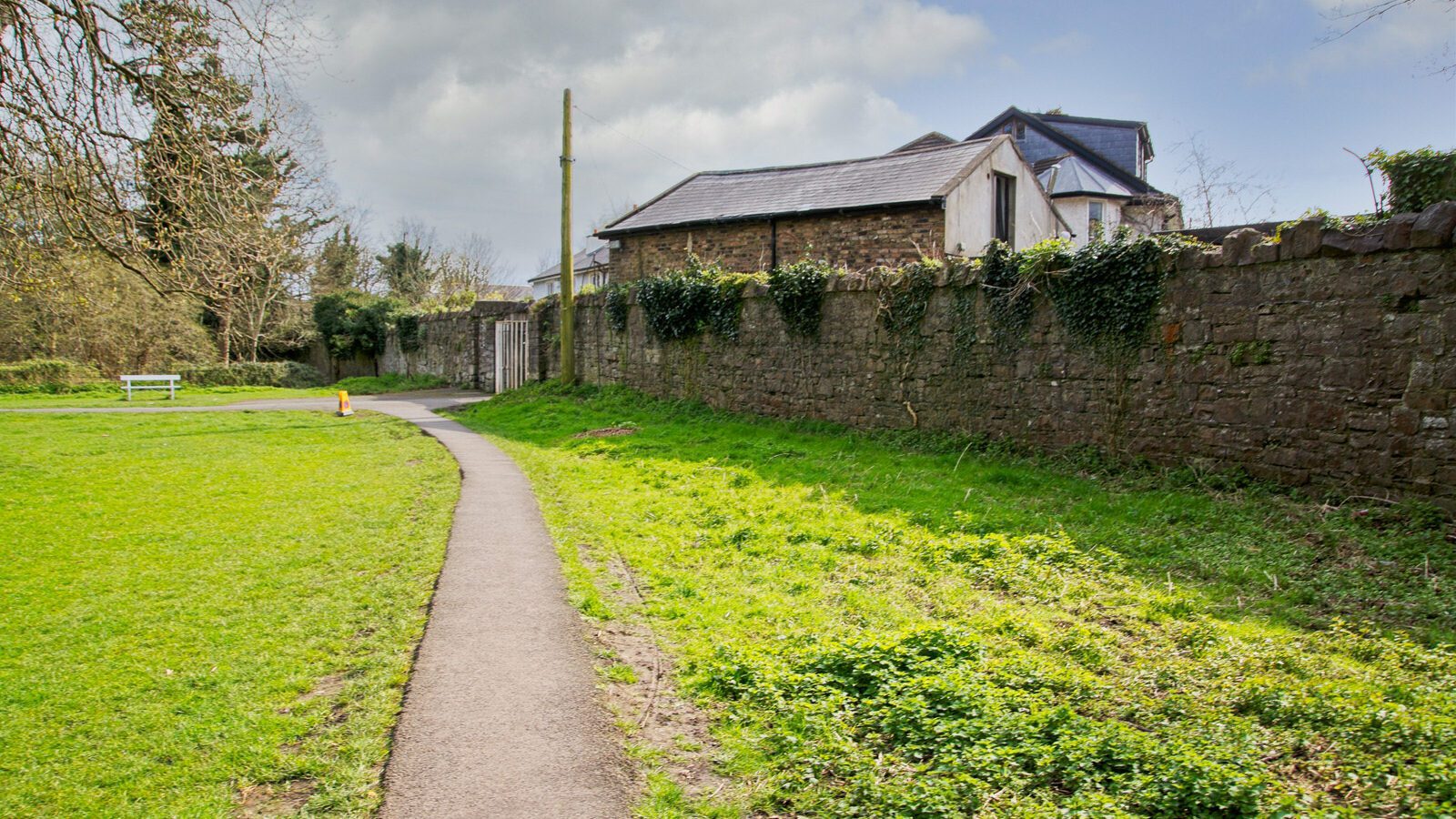 LOWER GLEN ROAD IN PHOENIX PARK [ON ROUTE TO THE FURRY GLEN]-223662-1