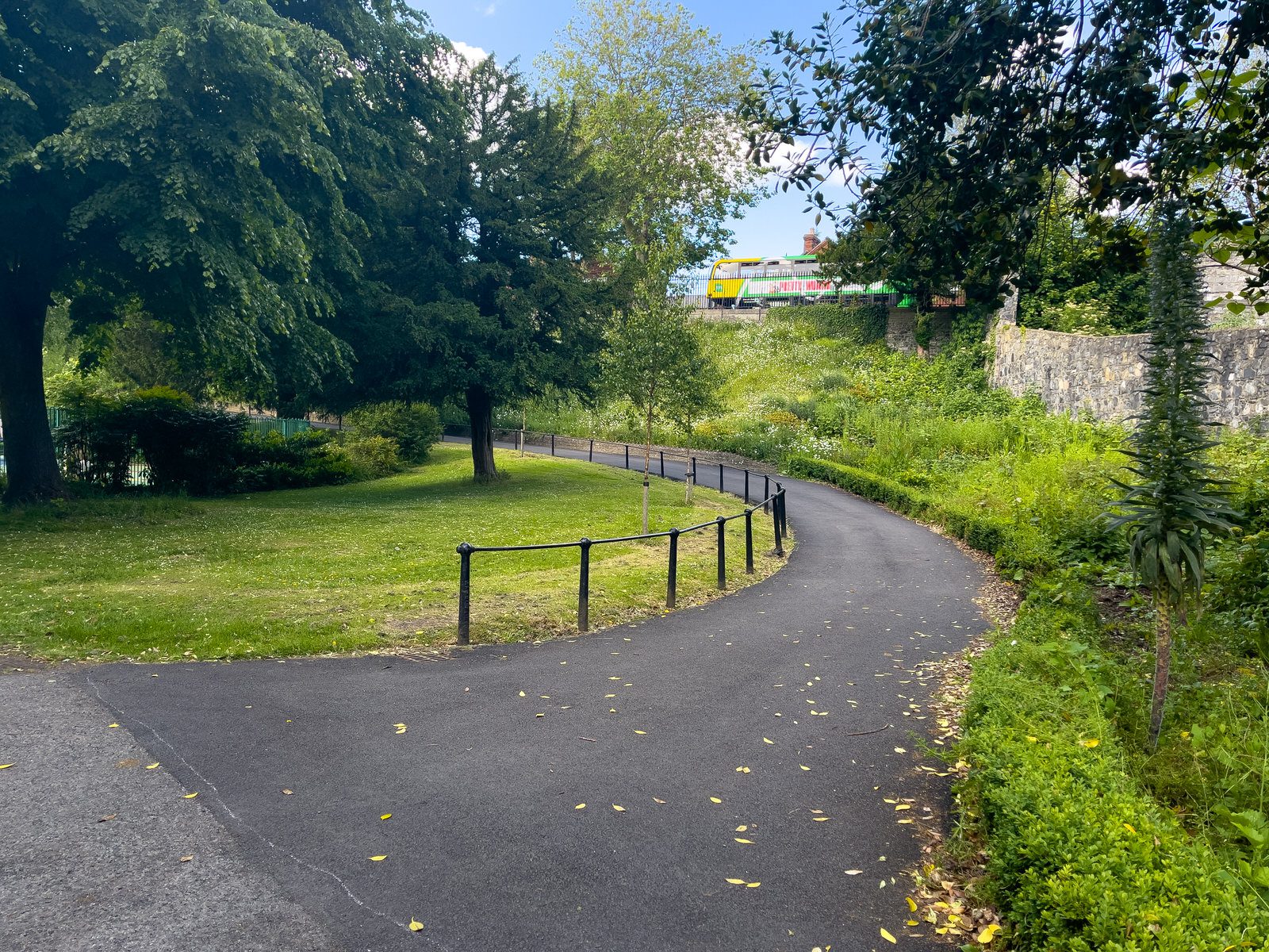 A QUICK VISIT TO PHOENIX PARK [THE IMMEDIATE AREA PARALLEL TO INFIRMARY ROAD WAS NEW TO ME]-234234-1