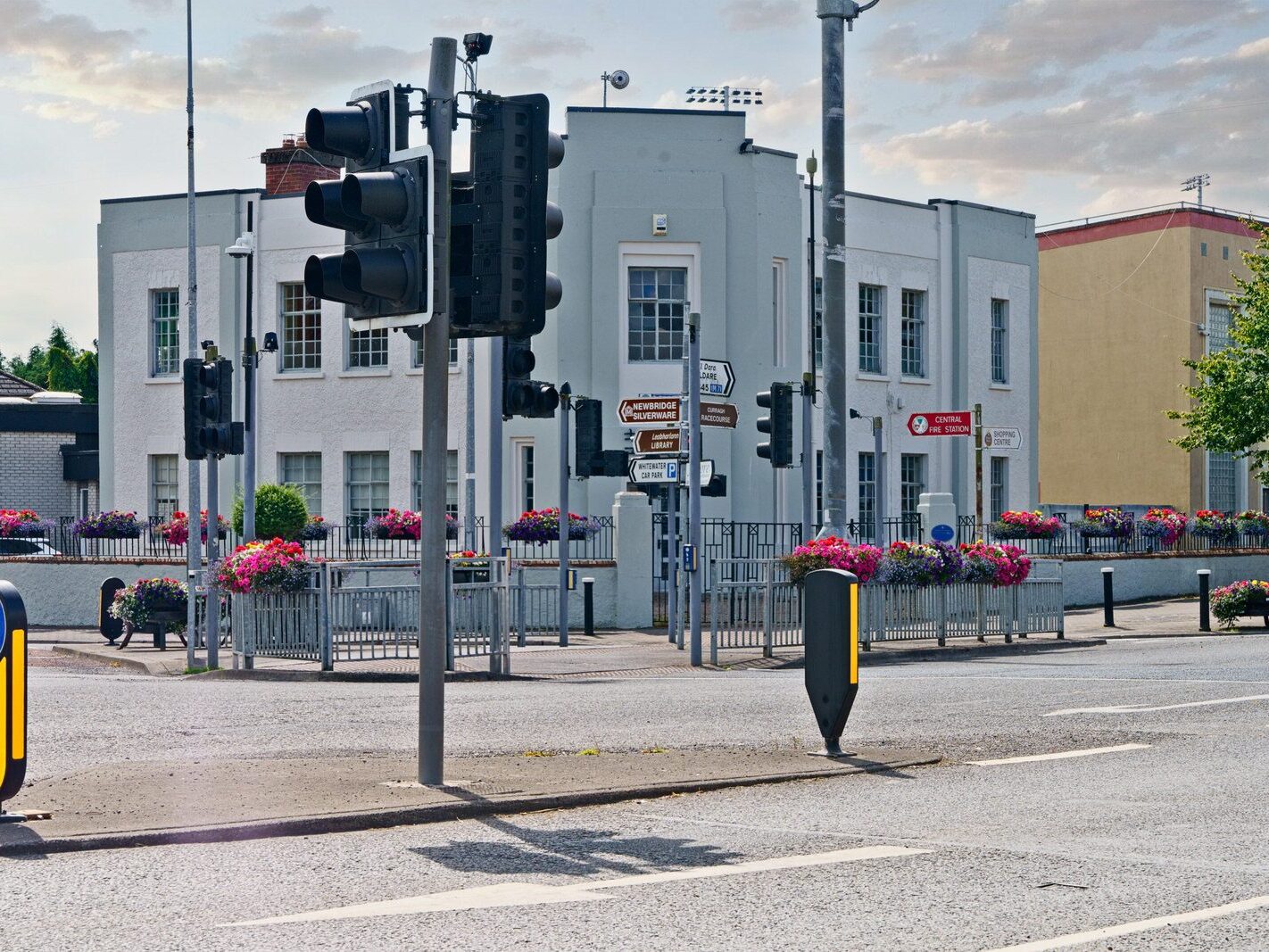 NEWBRIDGE PUBLIC LIBRARY [PHOTOGRAPHED CHRISTMAS 2012 AND 14 AUGUST 2024]-238814-1