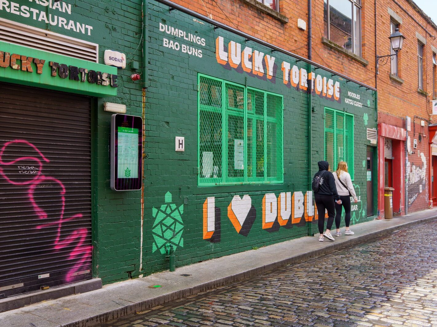 TEMPLE BAR WAS VERY COLOURFUL TODAY [IMMEDIATELY AFTER SOME REALLY INTENSE RAIN]-239052-1