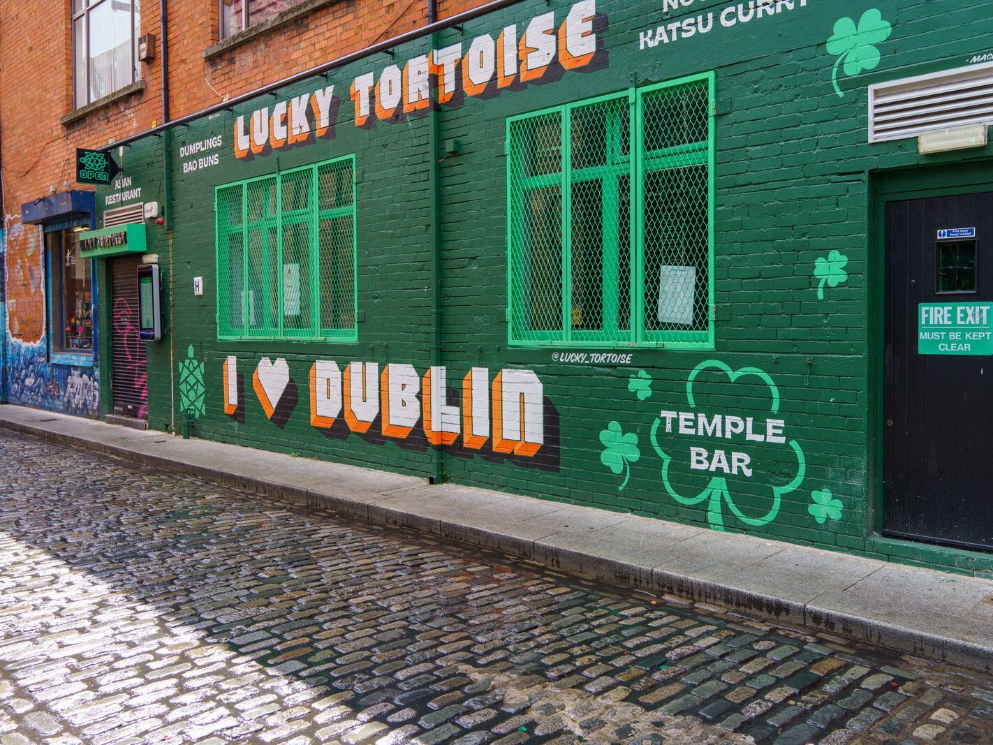 TEMPLE BAR WAS VERY COLOURFUL TODAY [IMMEDIATELY AFTER SOME REALLY INTENSE RAIN]-239053-1