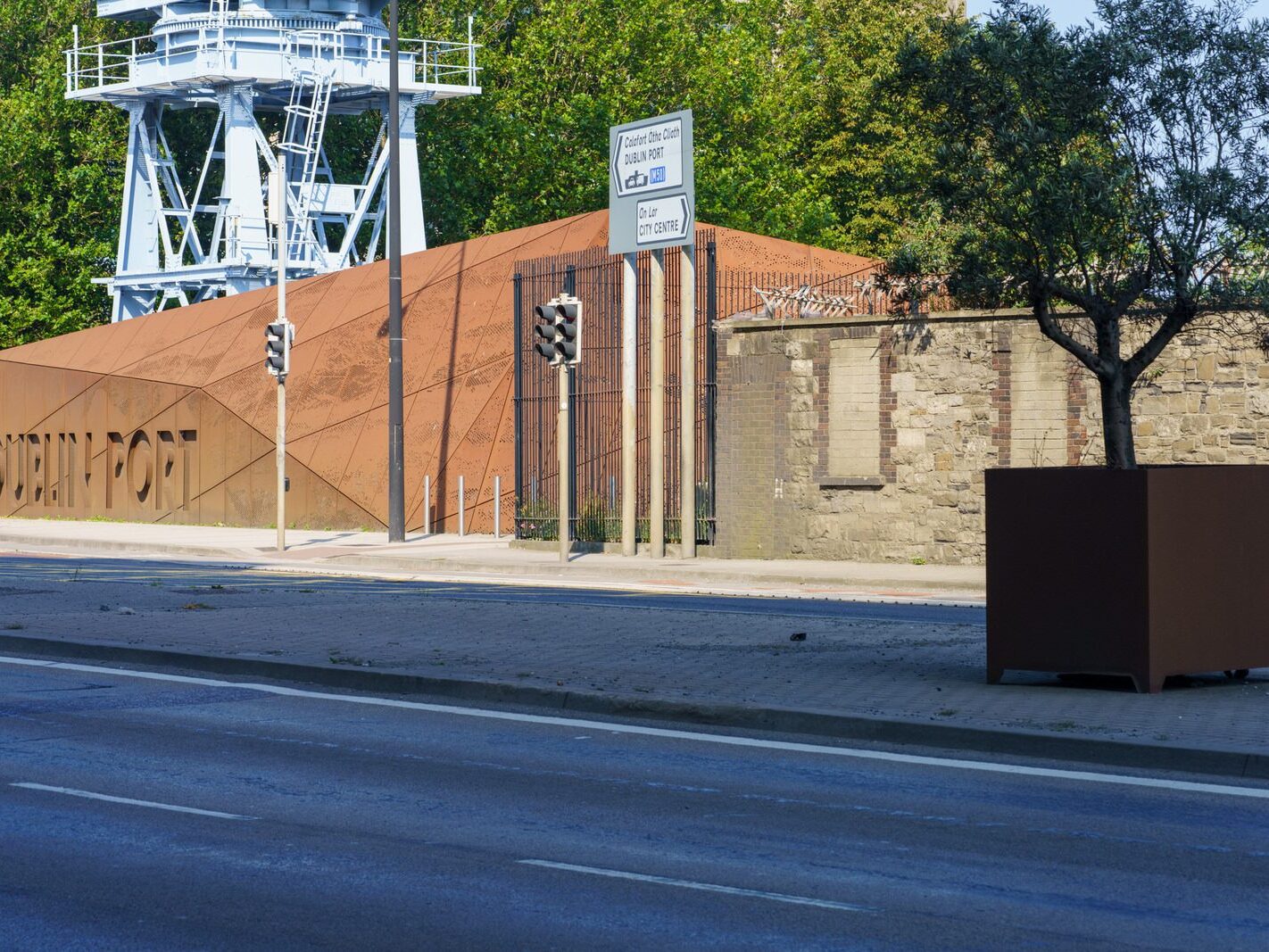 THE CORTEN STEEL SIGN LOOKS LIKE A SHIP PLUS REFURBISHED CRANE [DUBLIN PORT 2024]-239594-1